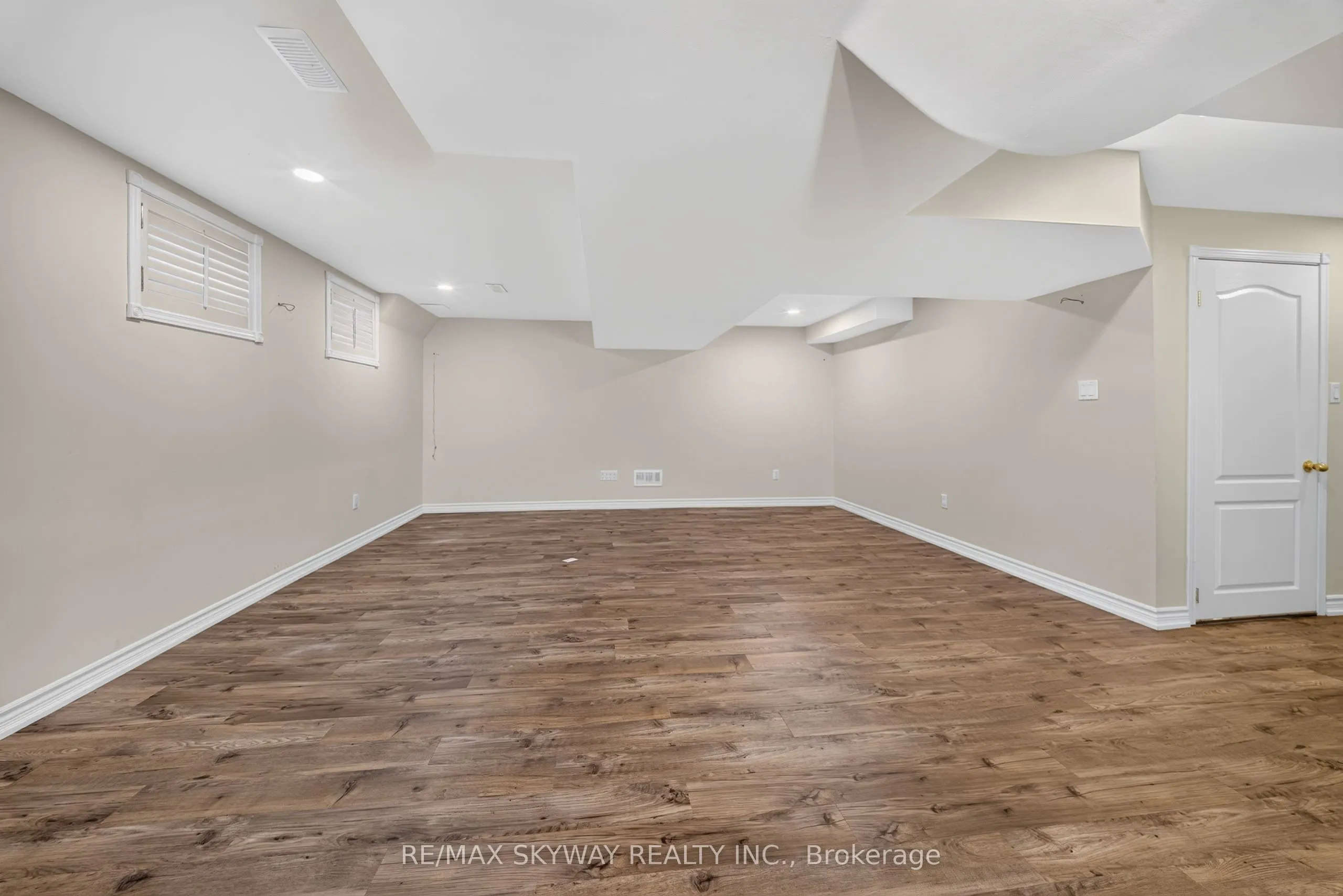 7 Madronna Gardens