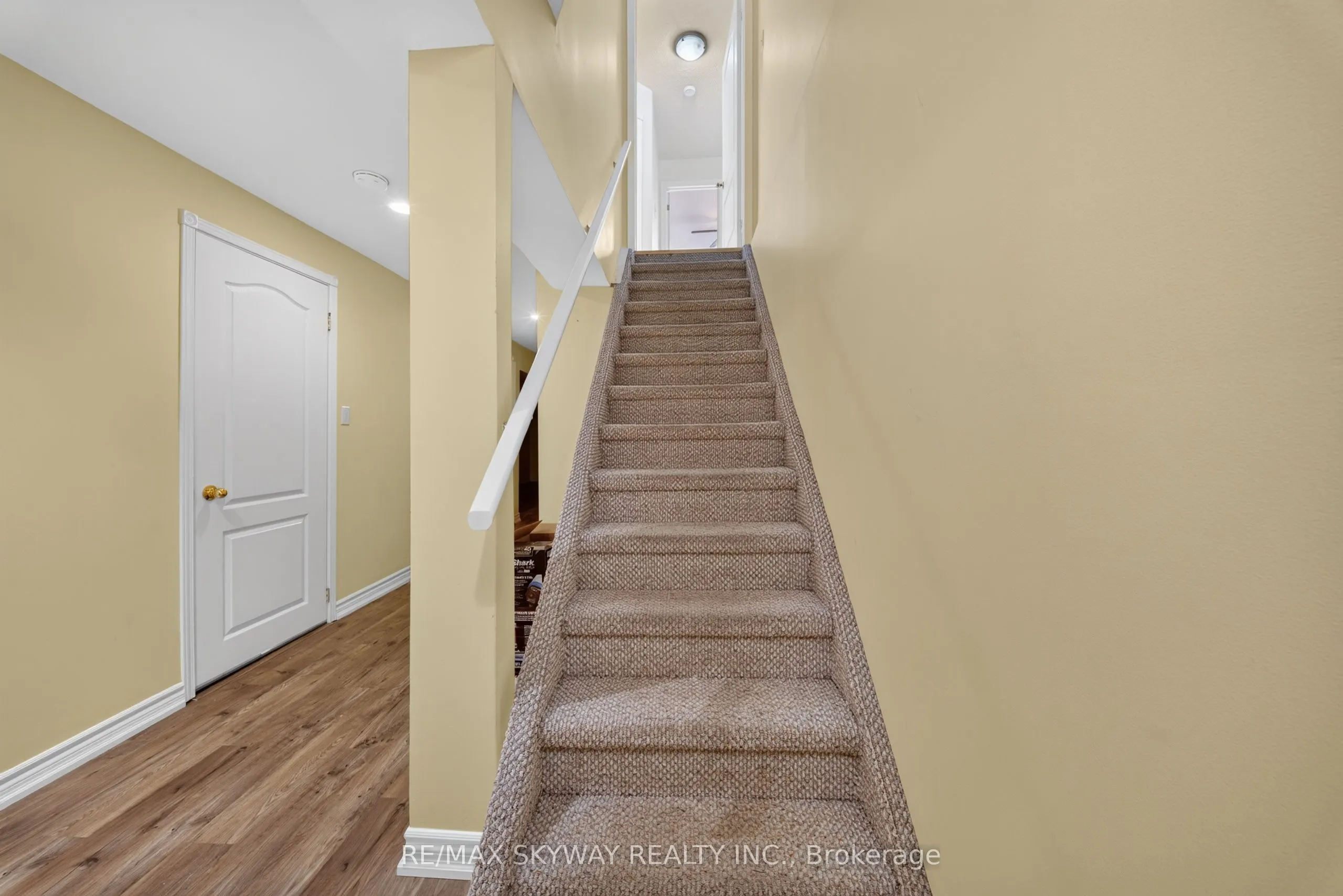 7 Madronna Gardens
