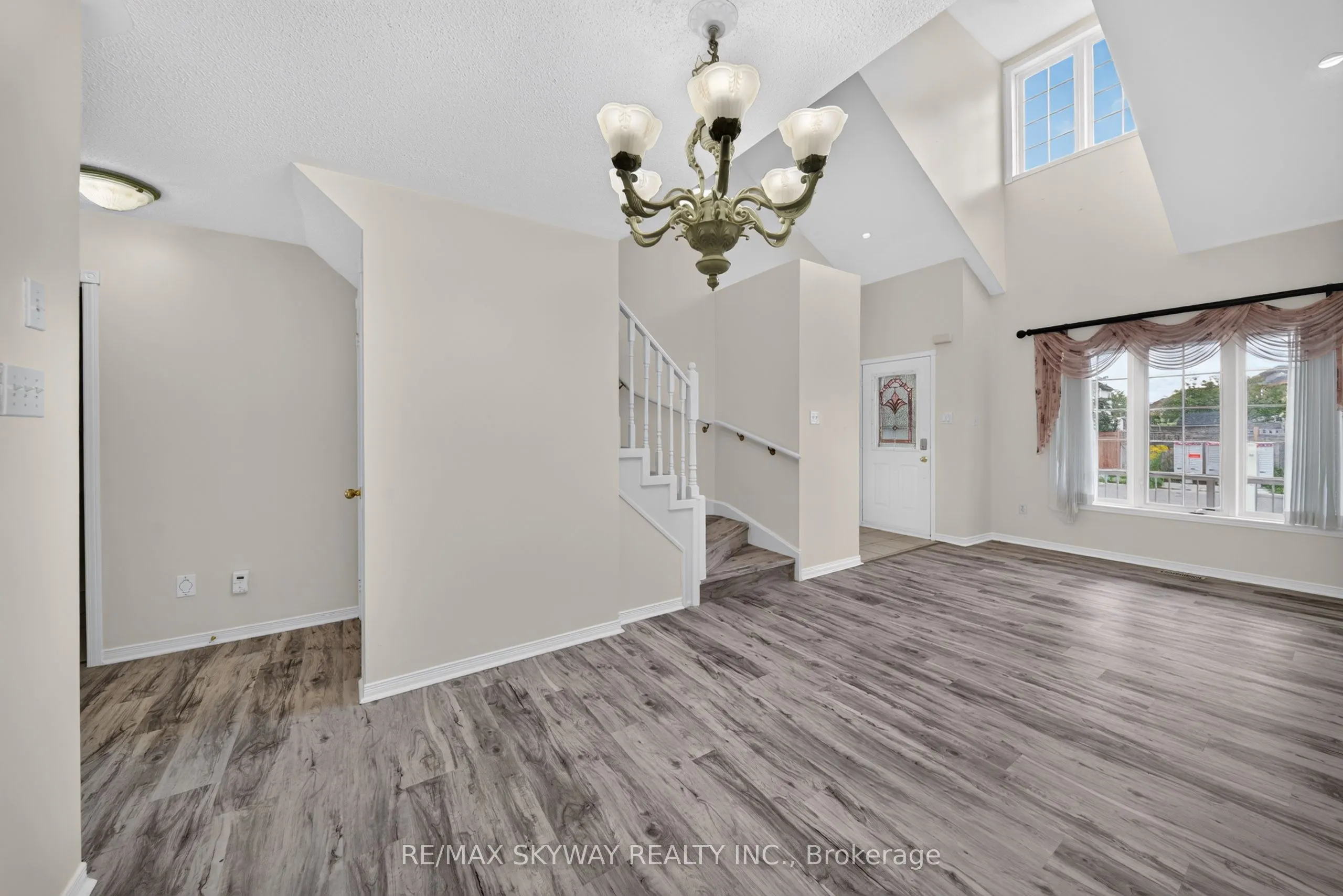 7 Madronna Gardens