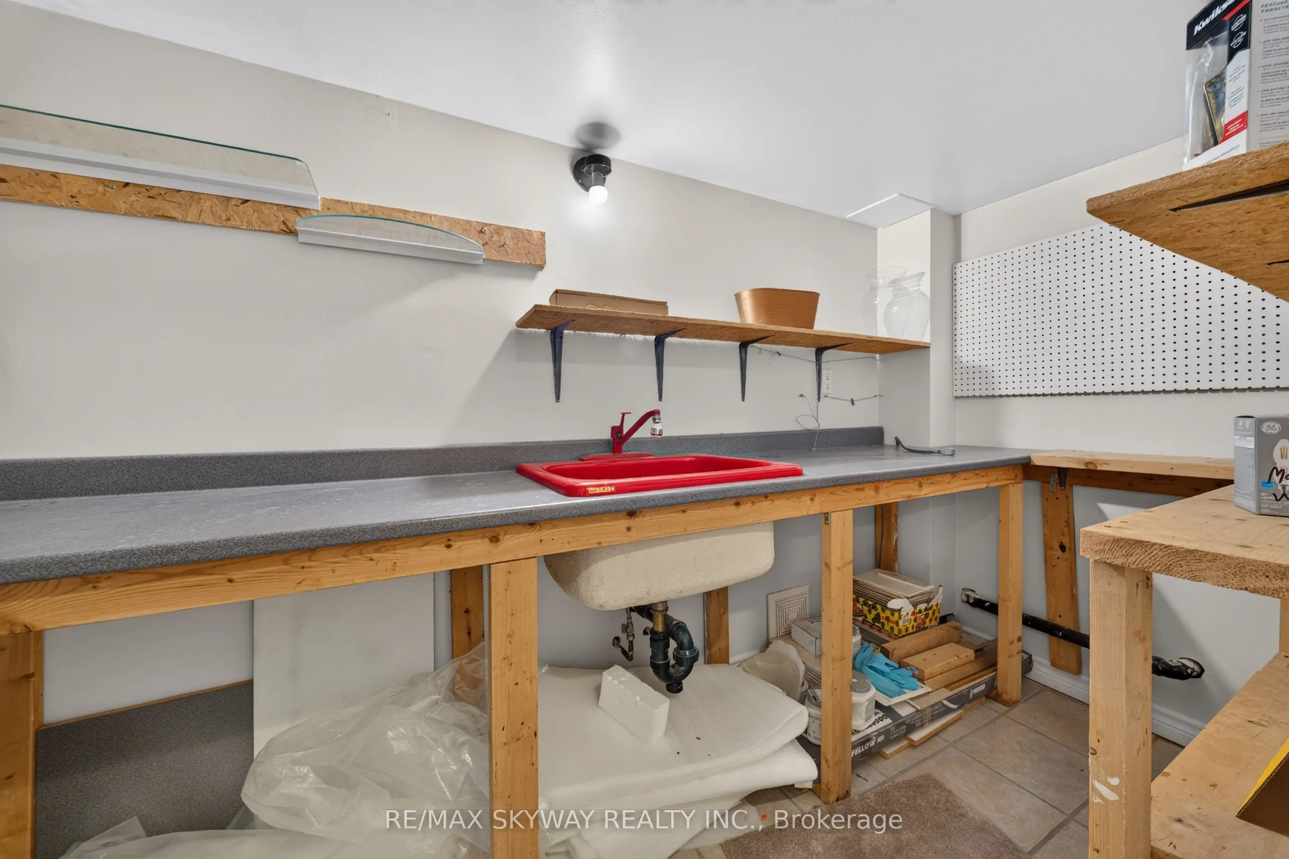 7 Madronna Gardens