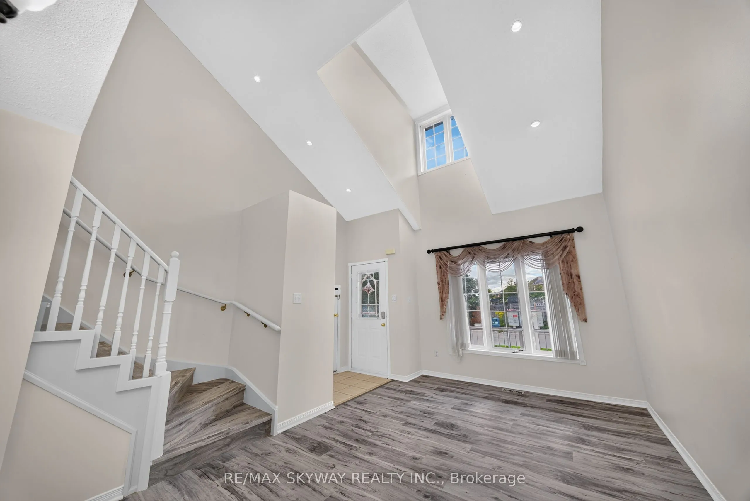 7 Madronna Gardens