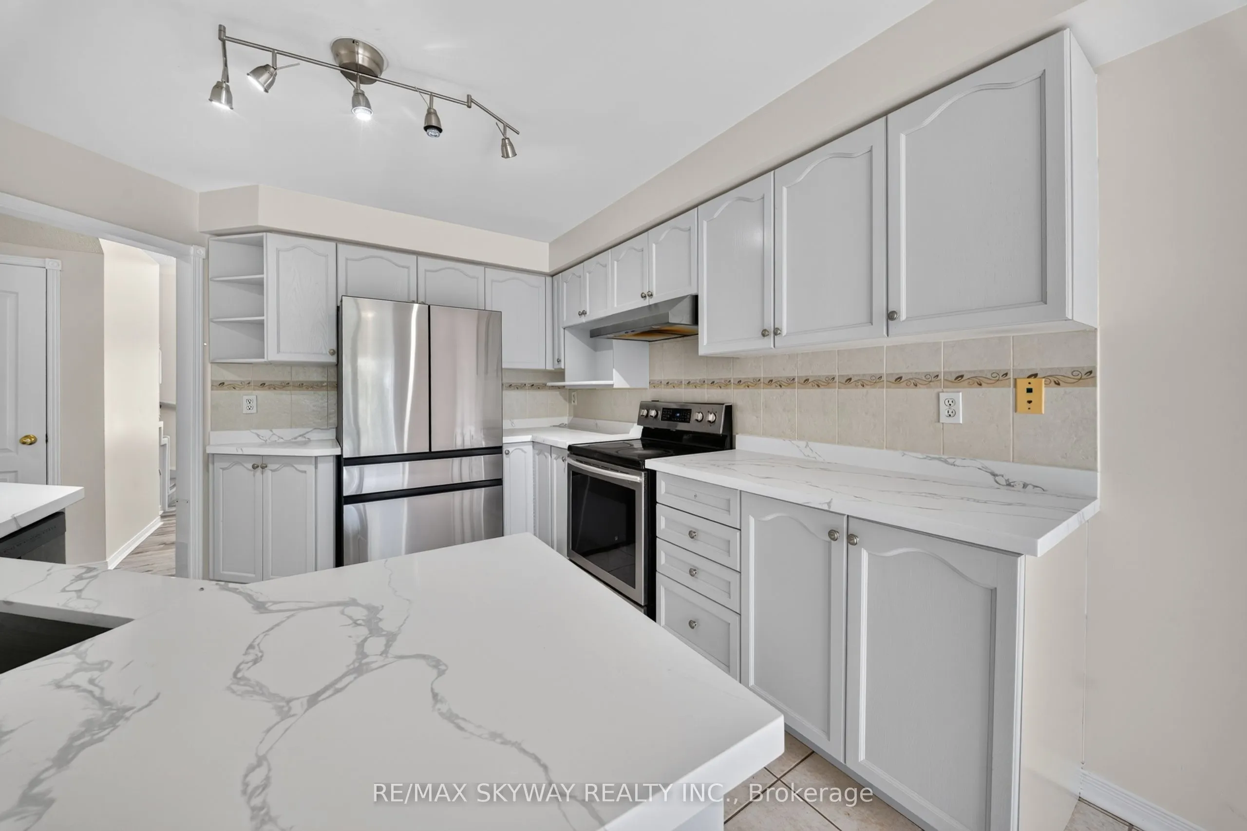 7 Madronna Gardens