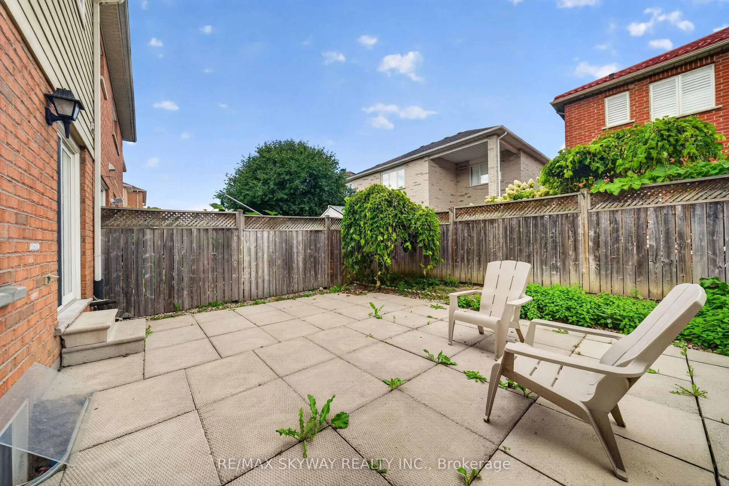 7 Madronna Gardens