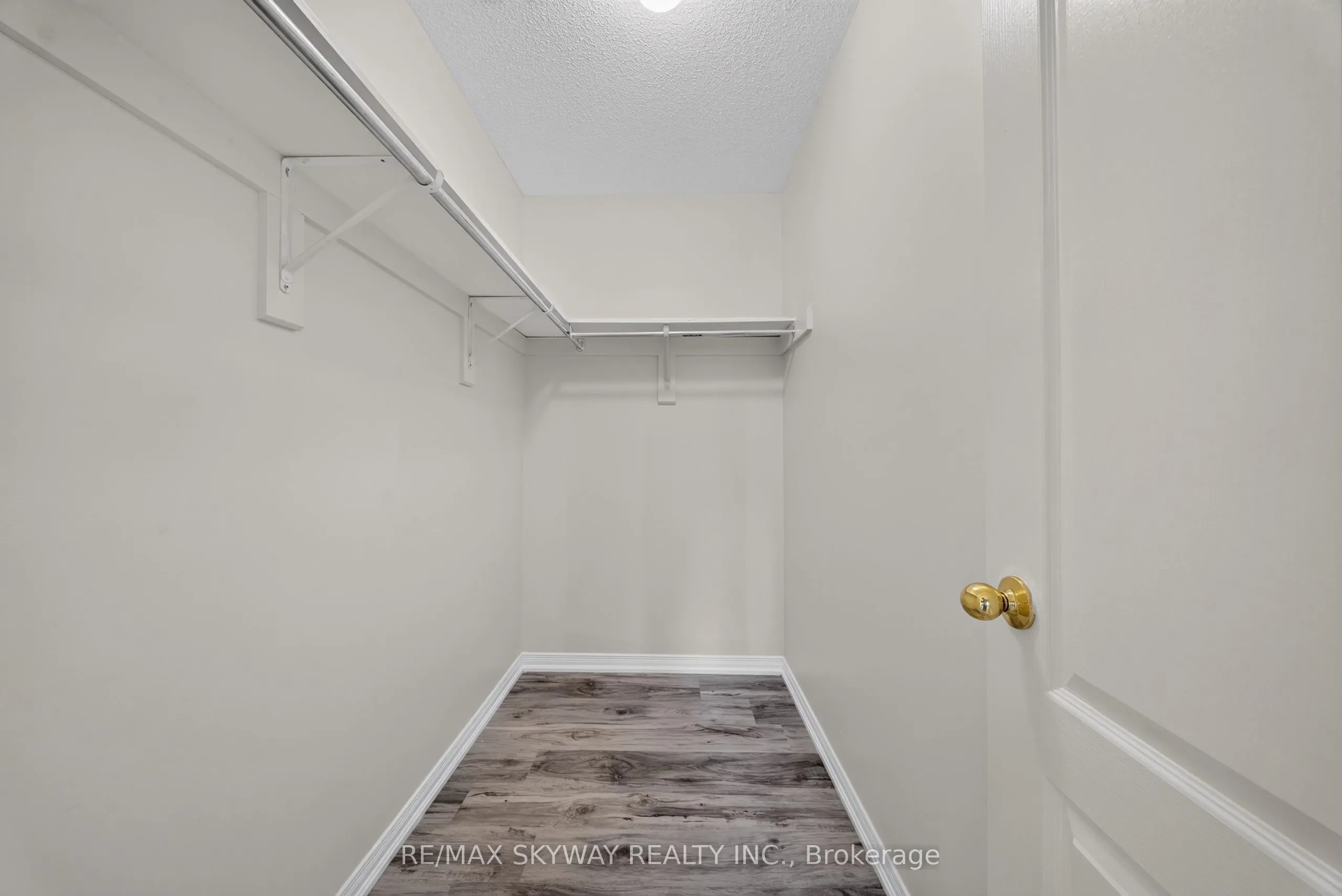 7 Madronna Gardens