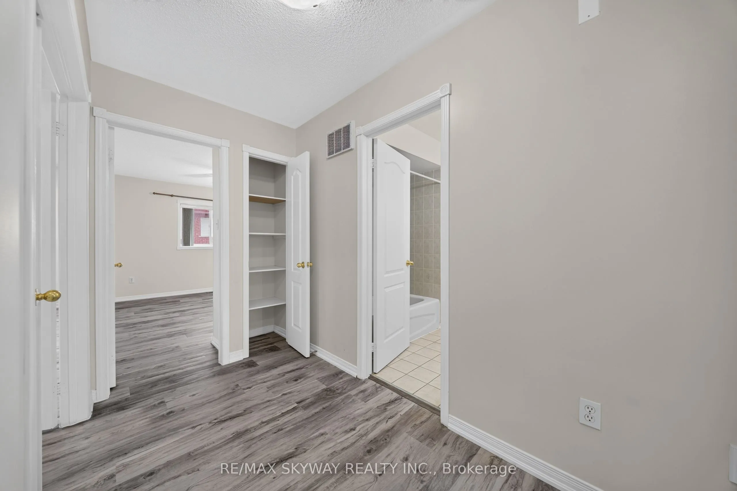 7 Madronna Gardens