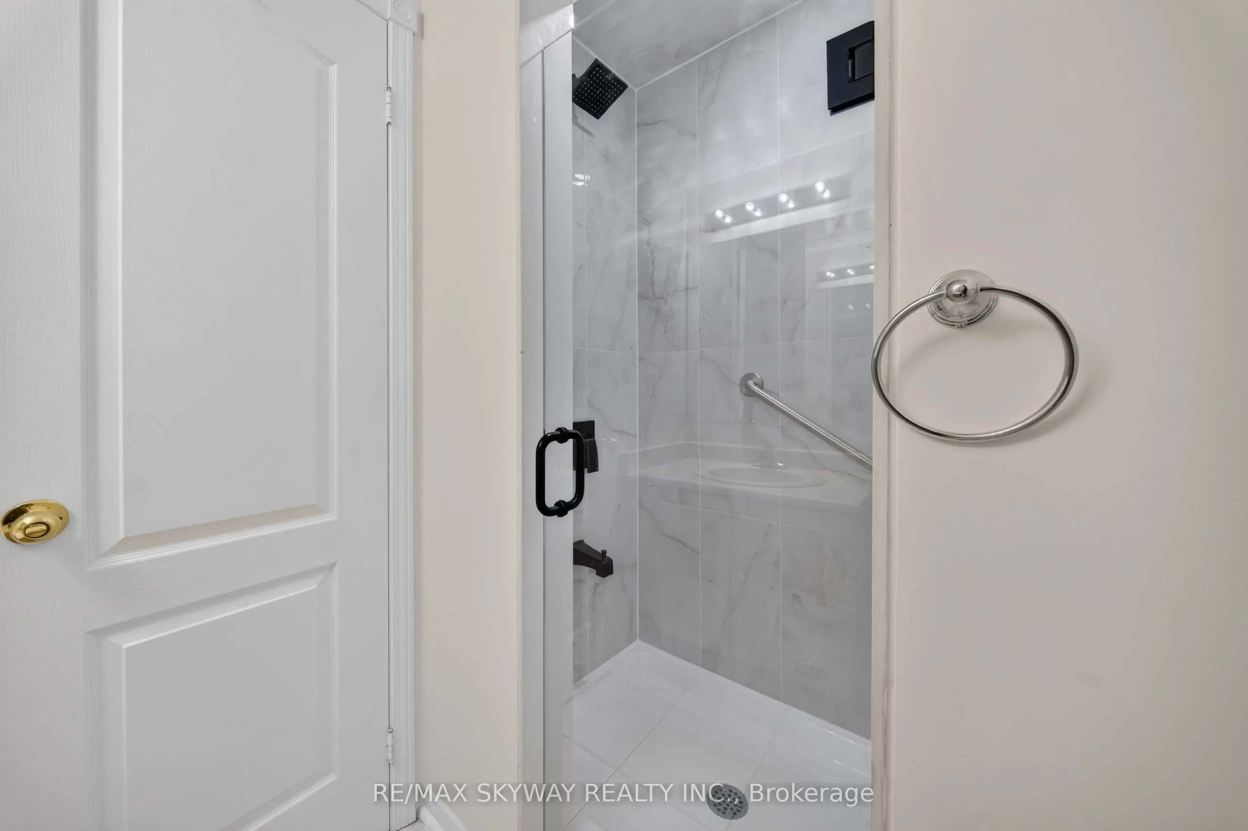 7 Madronna Gardens