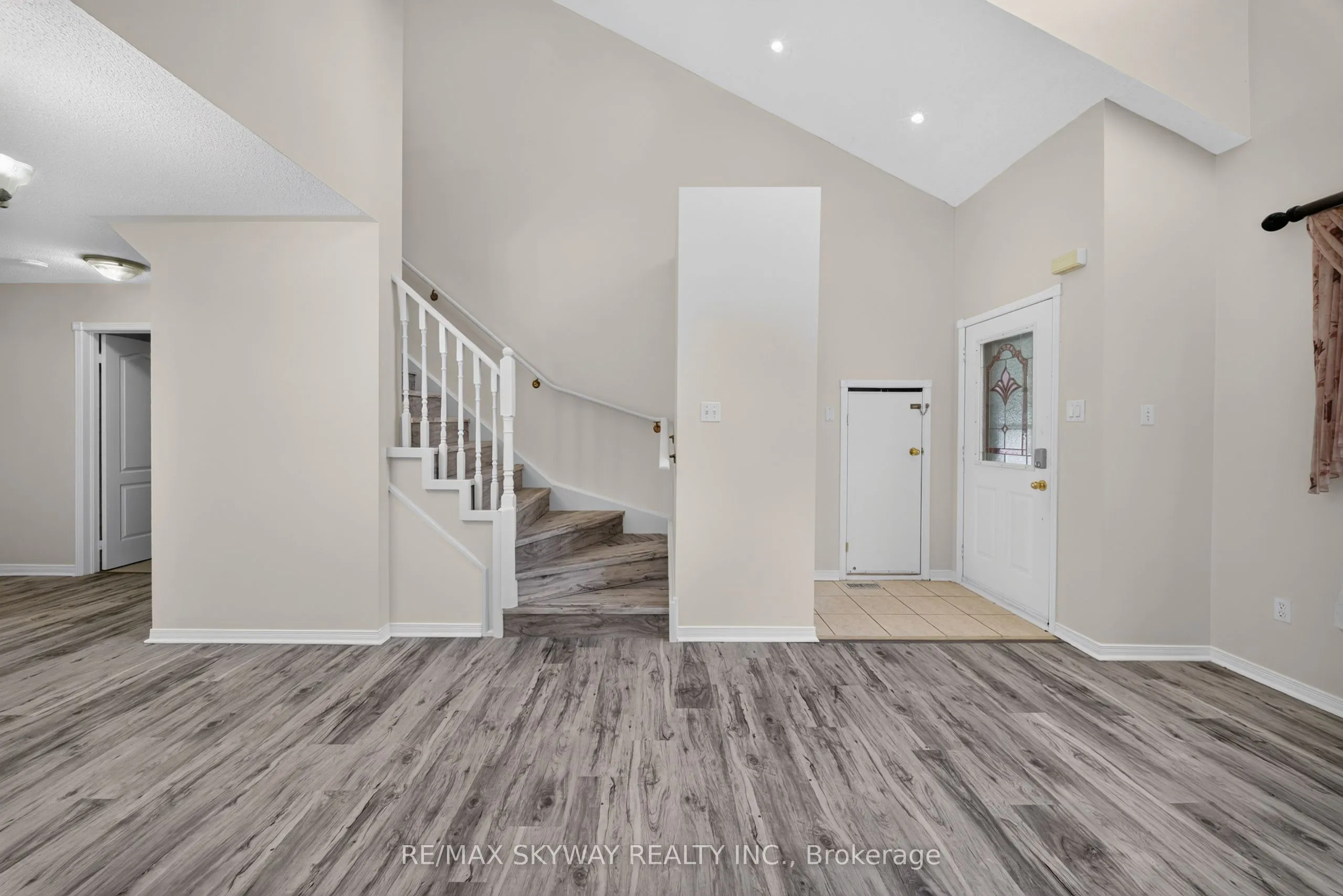 7 Madronna Gardens