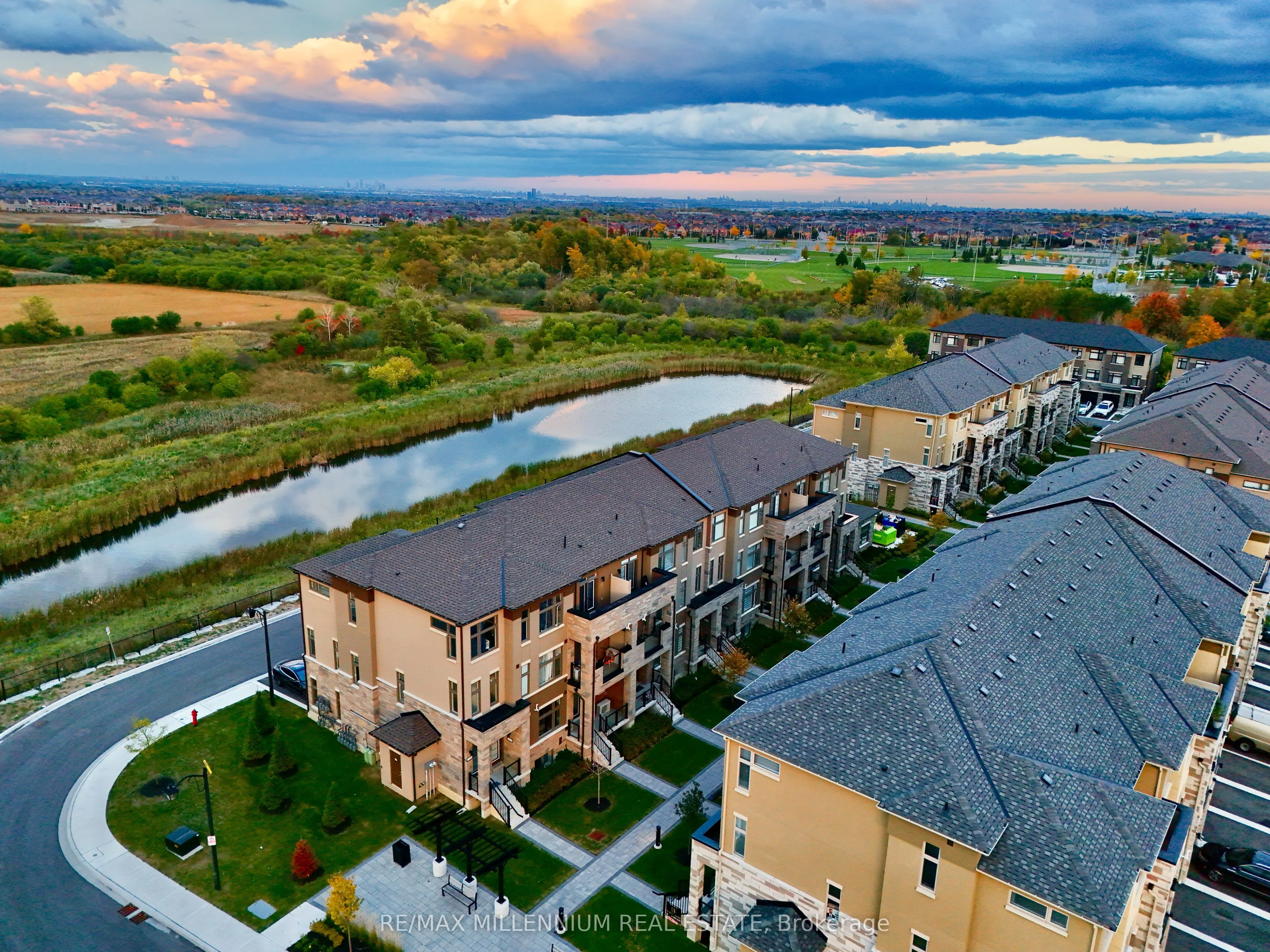 45 Fieldridge Crescent #21