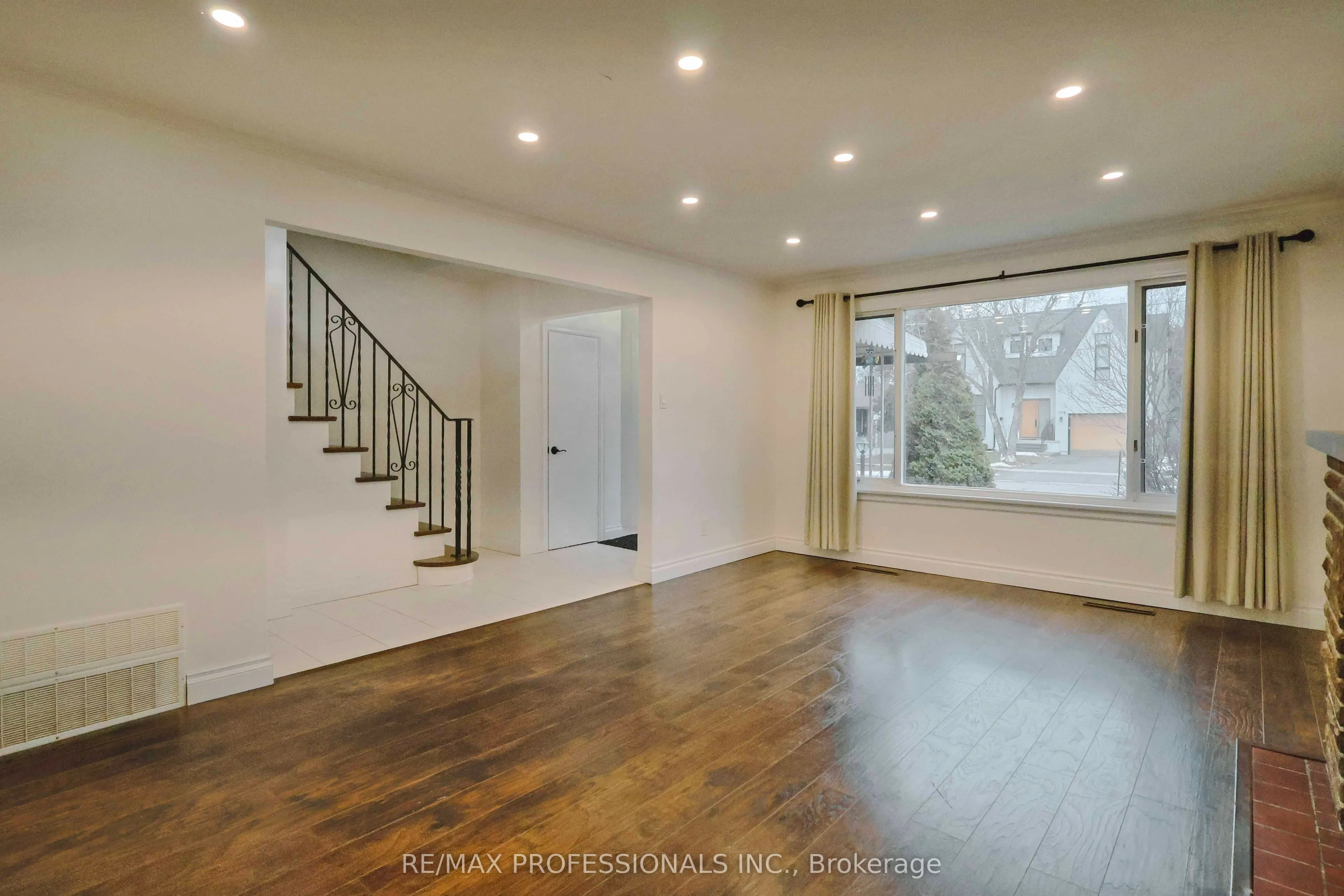 109 Botfield Avenue