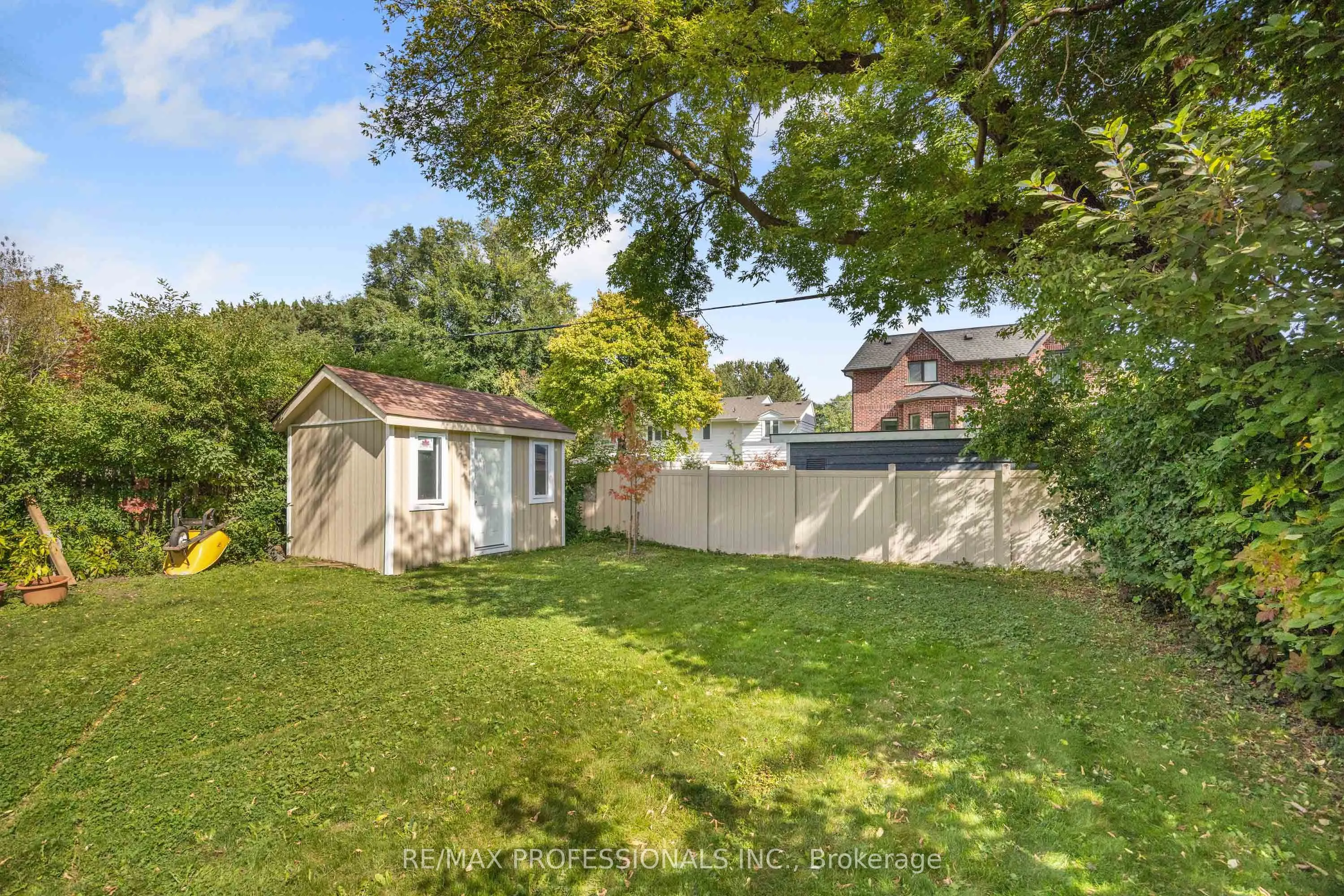109 Botfield Avenue