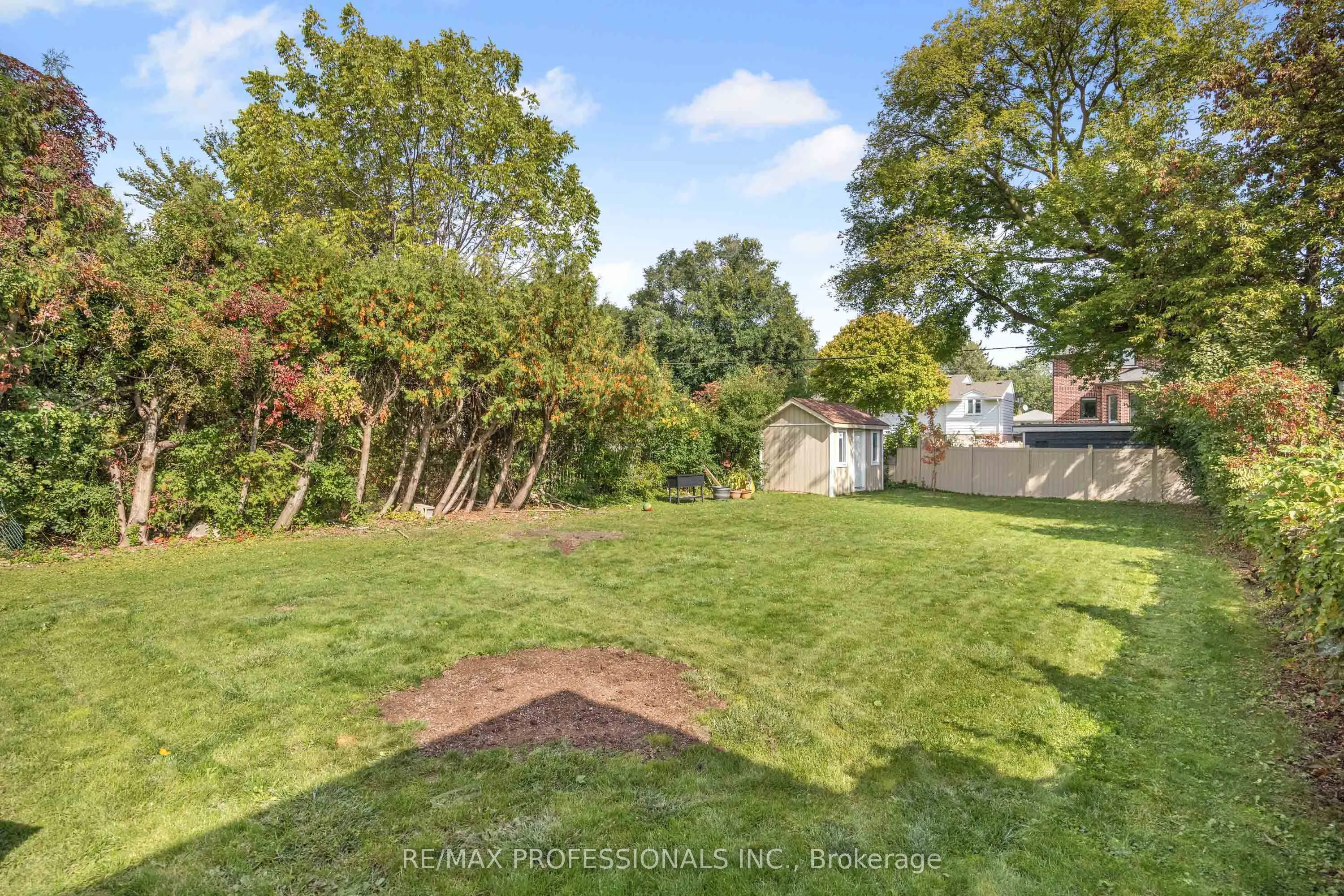 109 Botfield Avenue