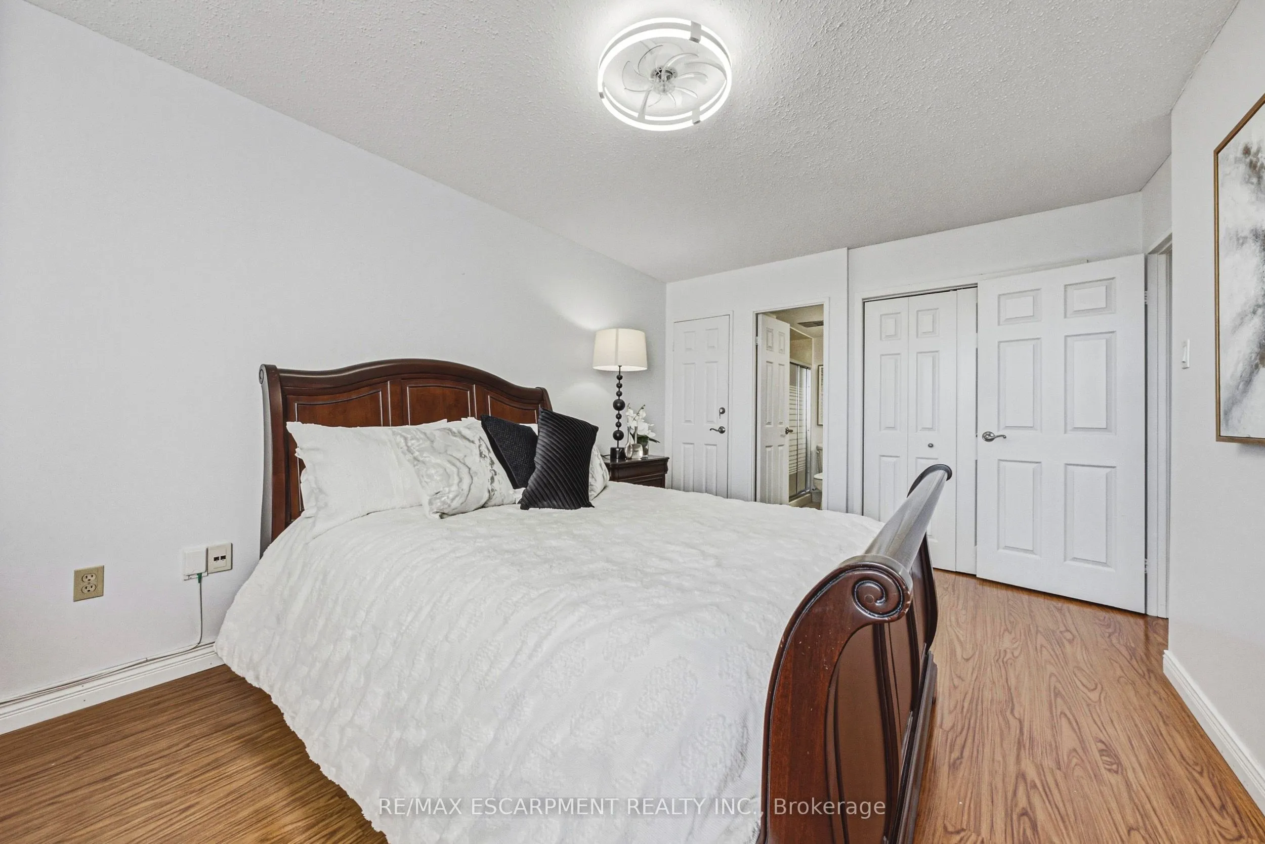 2055 UPPER MIDDLE Road #1105
