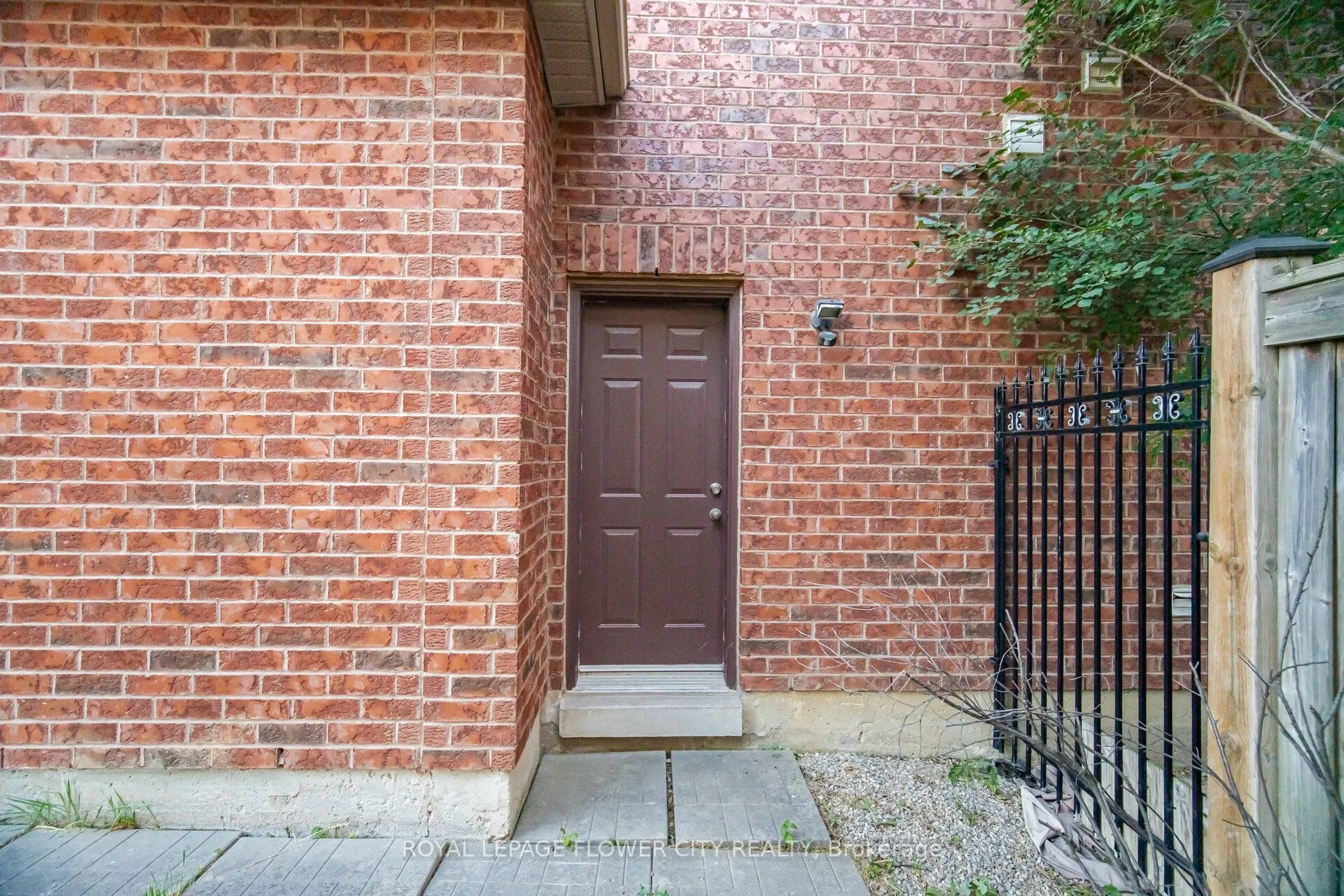56 Laurentide Crescent