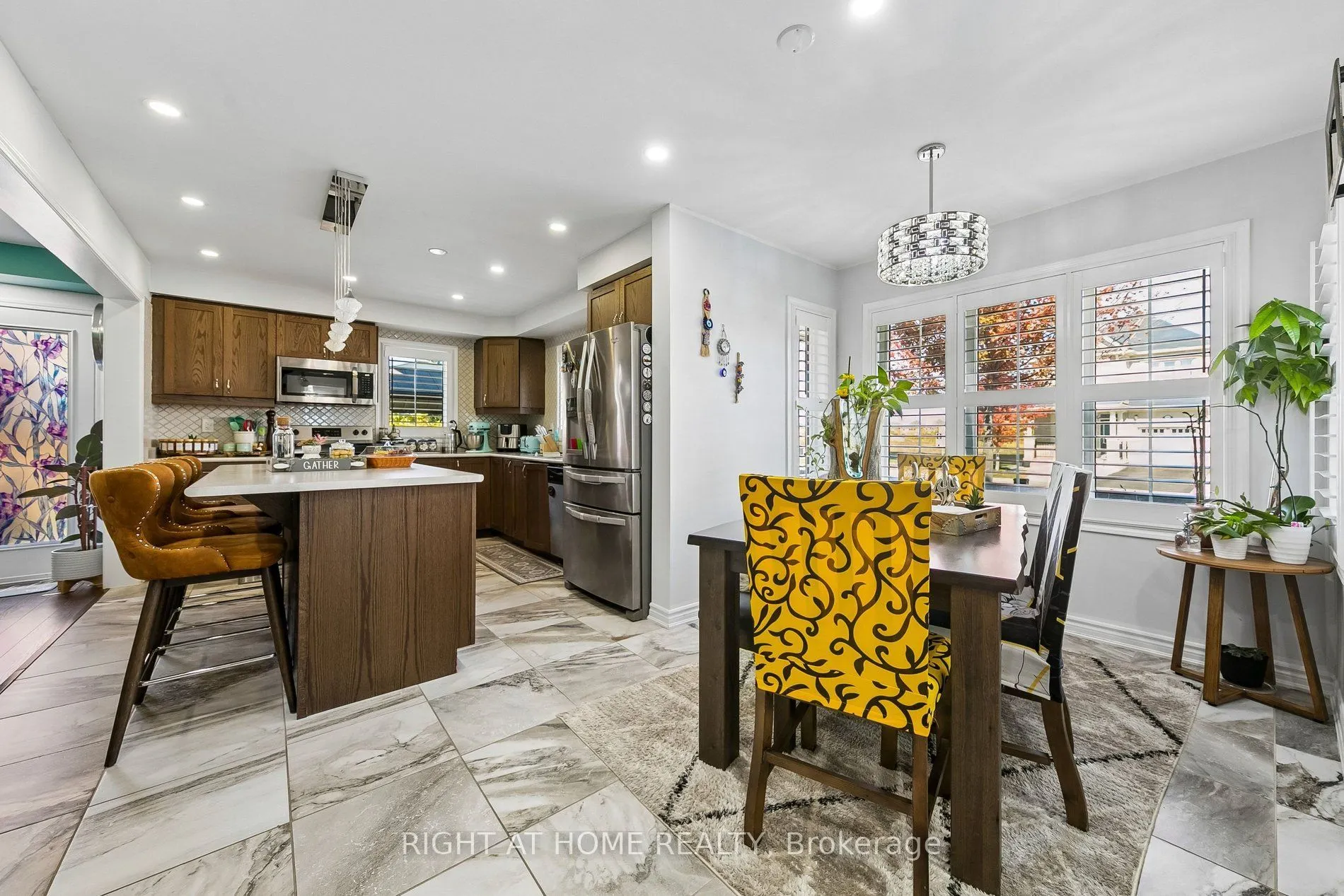 313 Gillett Point