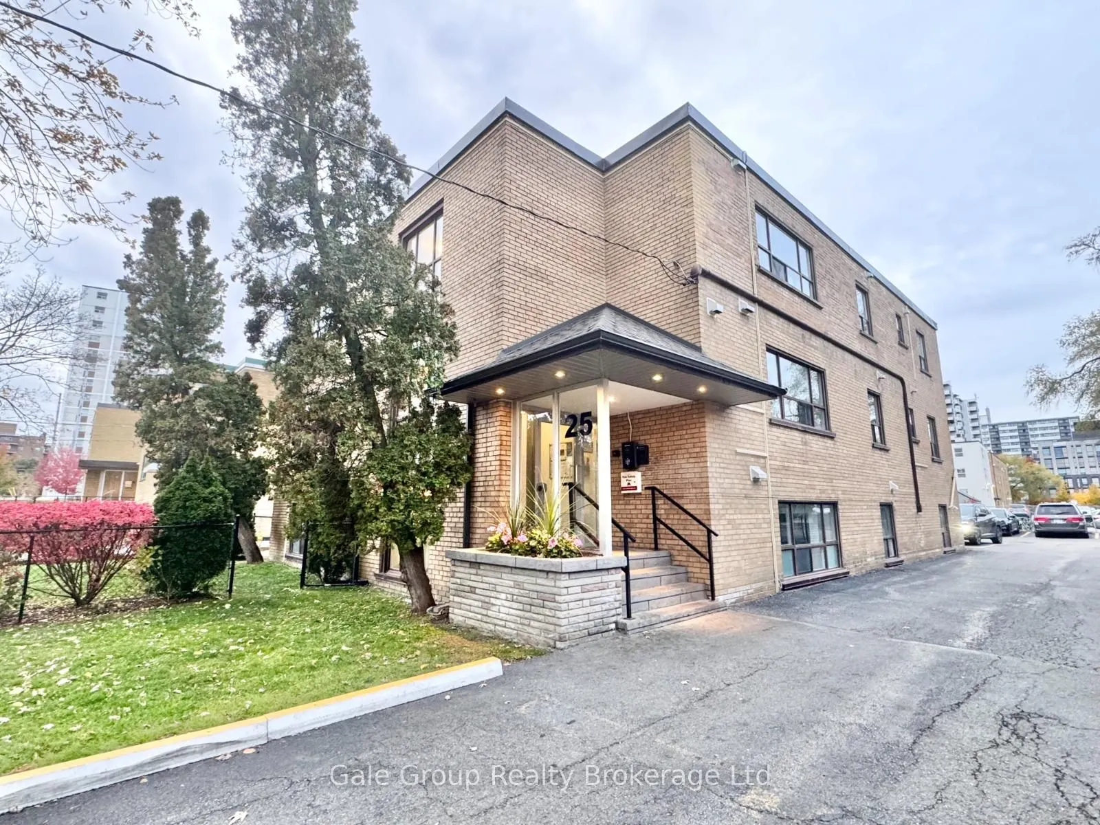 25 Paisley Boulevard E #Unit-6