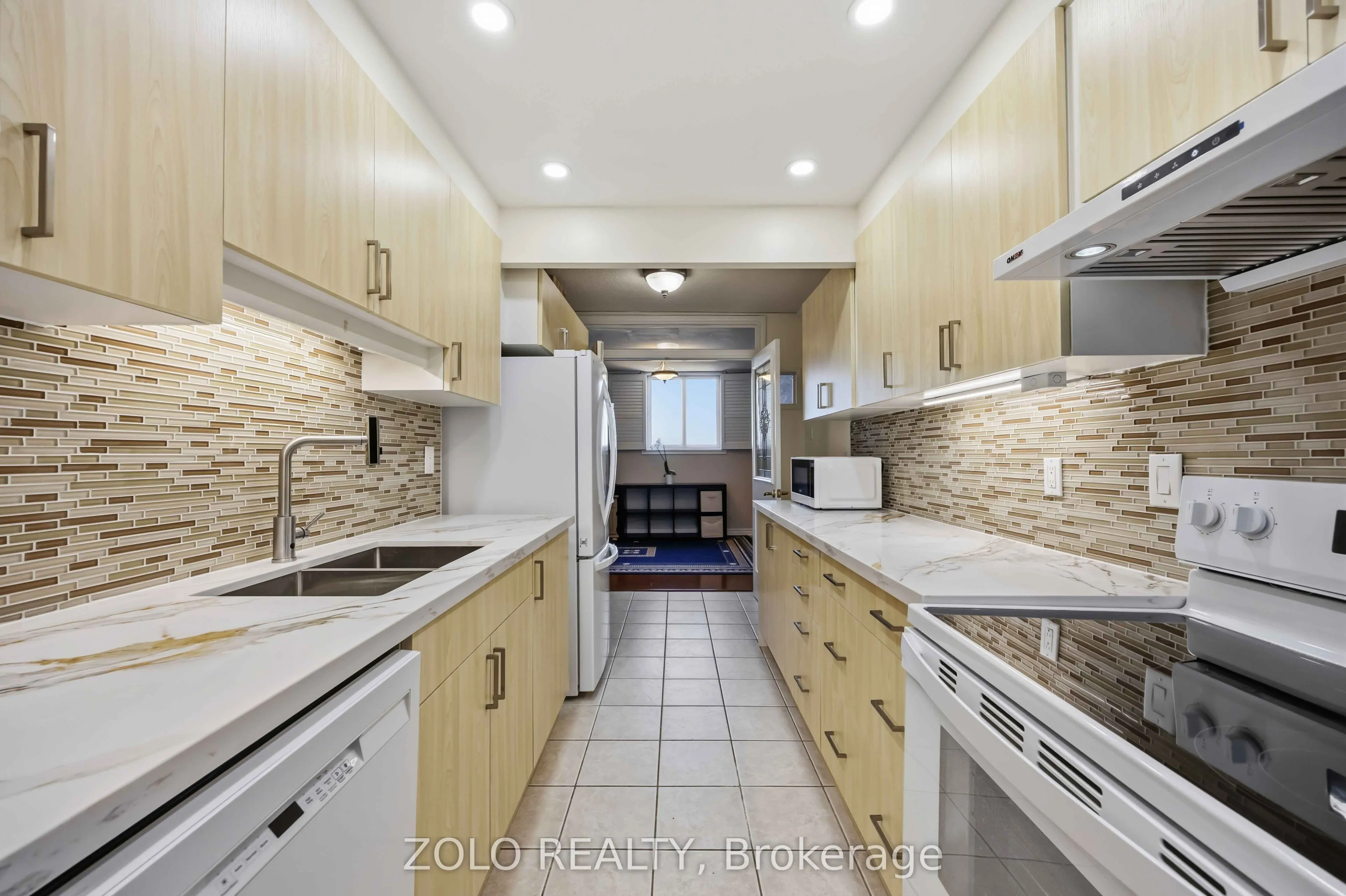 812 Burnhamthorpe Road #2003