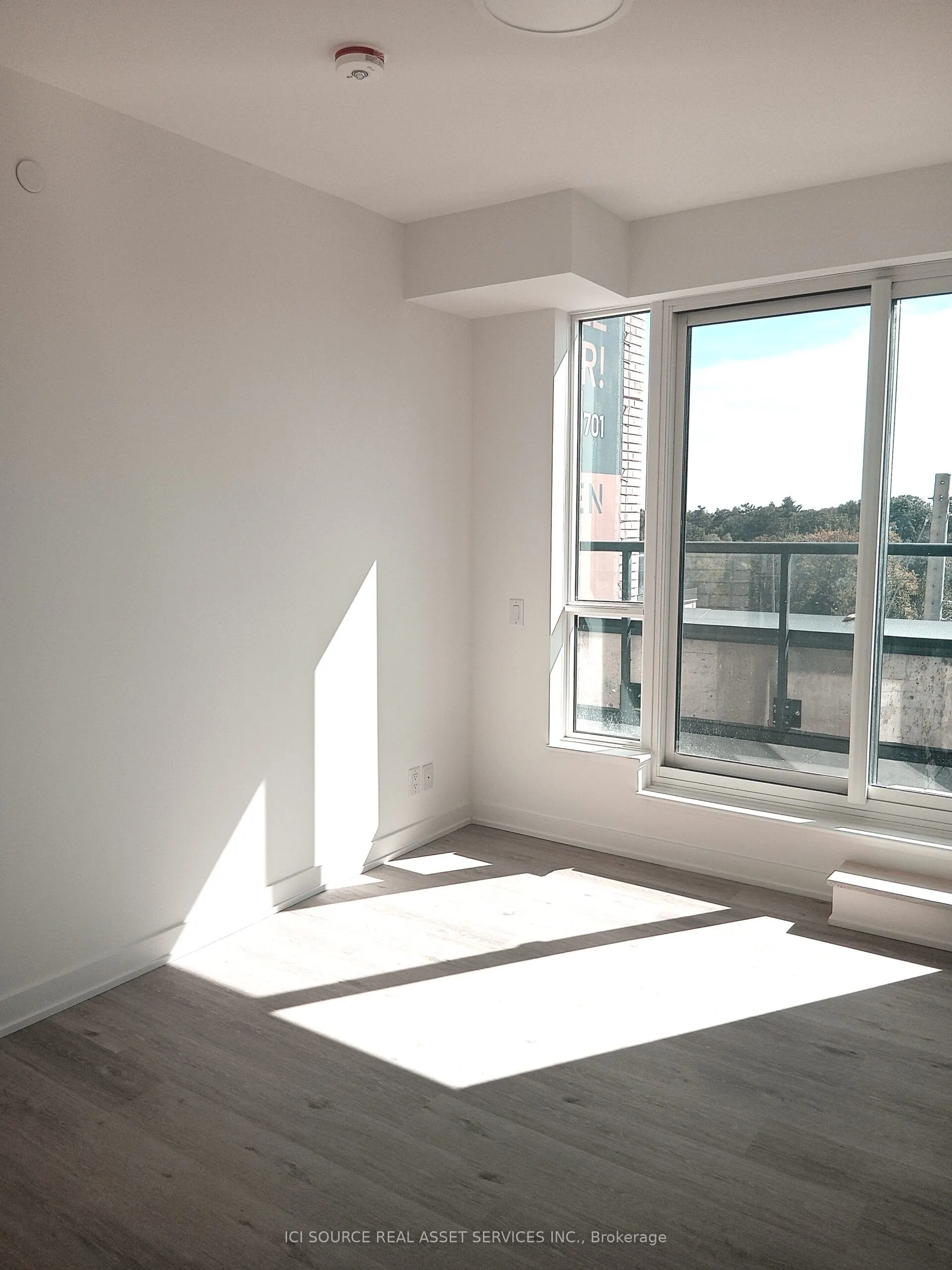 1381 Lakeshore Road E #525