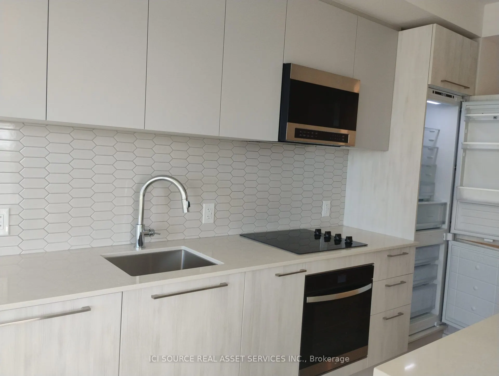 1381 Lakeshore Road E #525