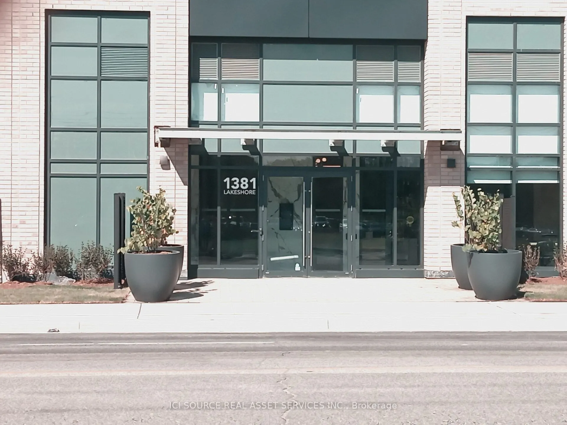 1381 Lakeshore Road E #525