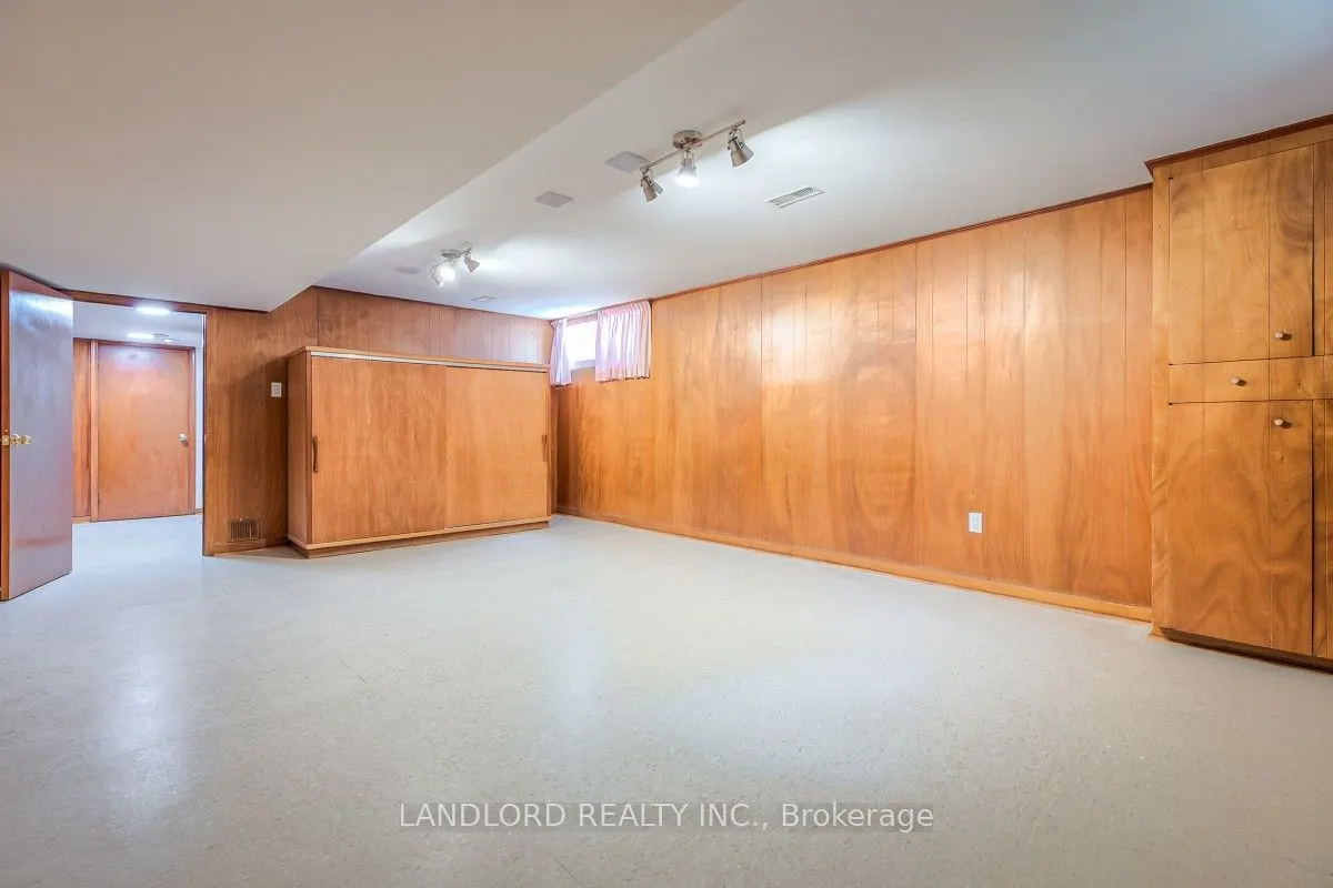 85 Greenlaw Avenue