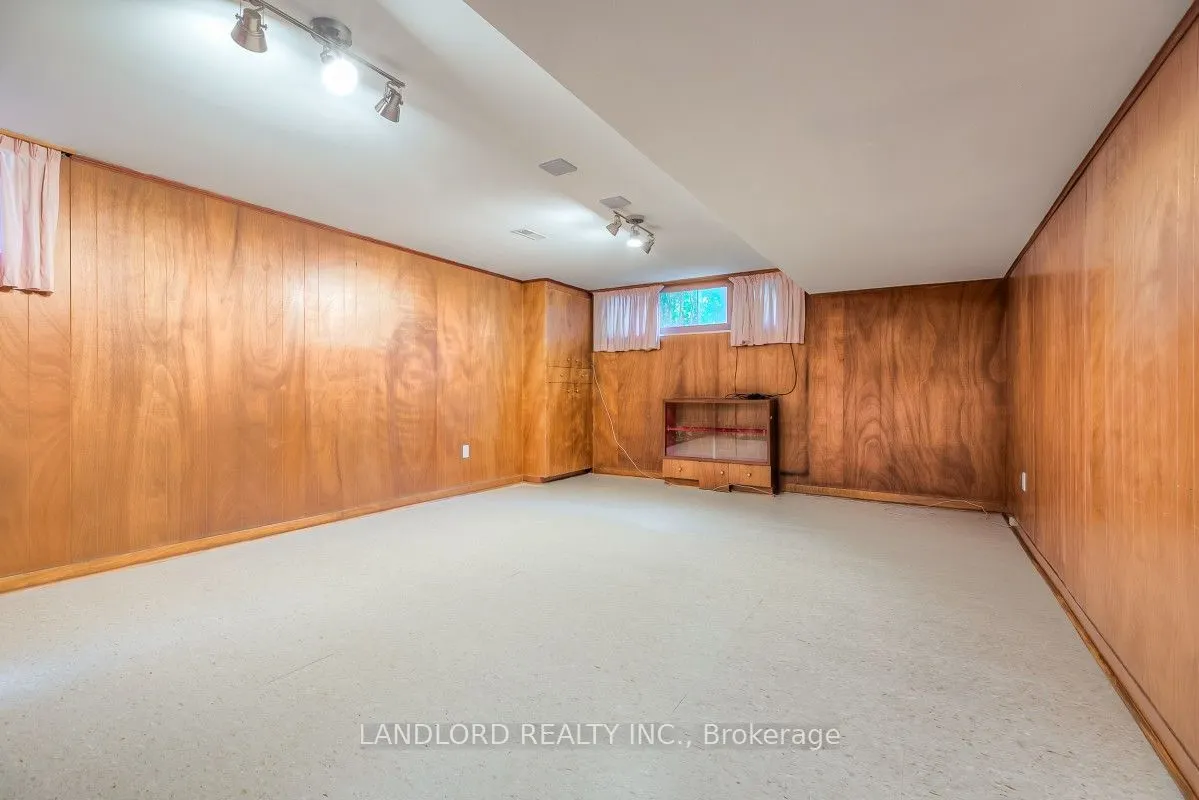 85 Greenlaw Avenue