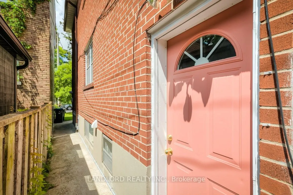 85 Greenlaw Avenue