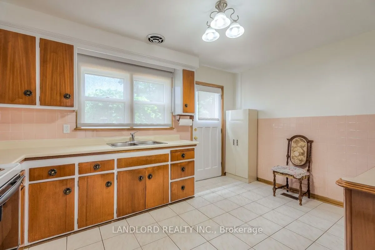 85 Greenlaw Avenue