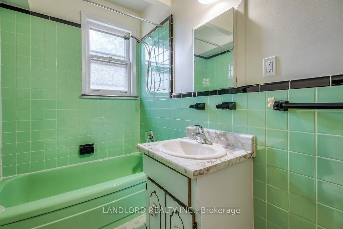 85 Greenlaw Avenue
