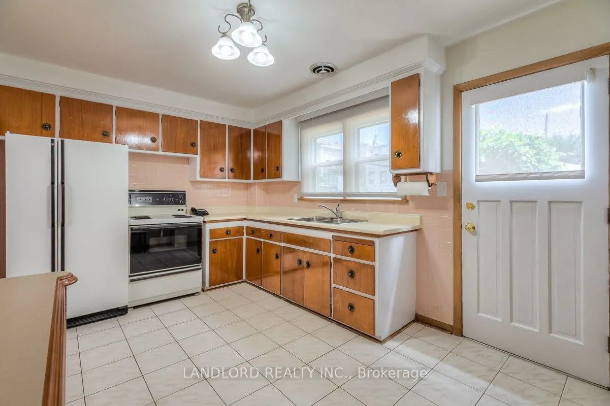 85 Greenlaw Avenue