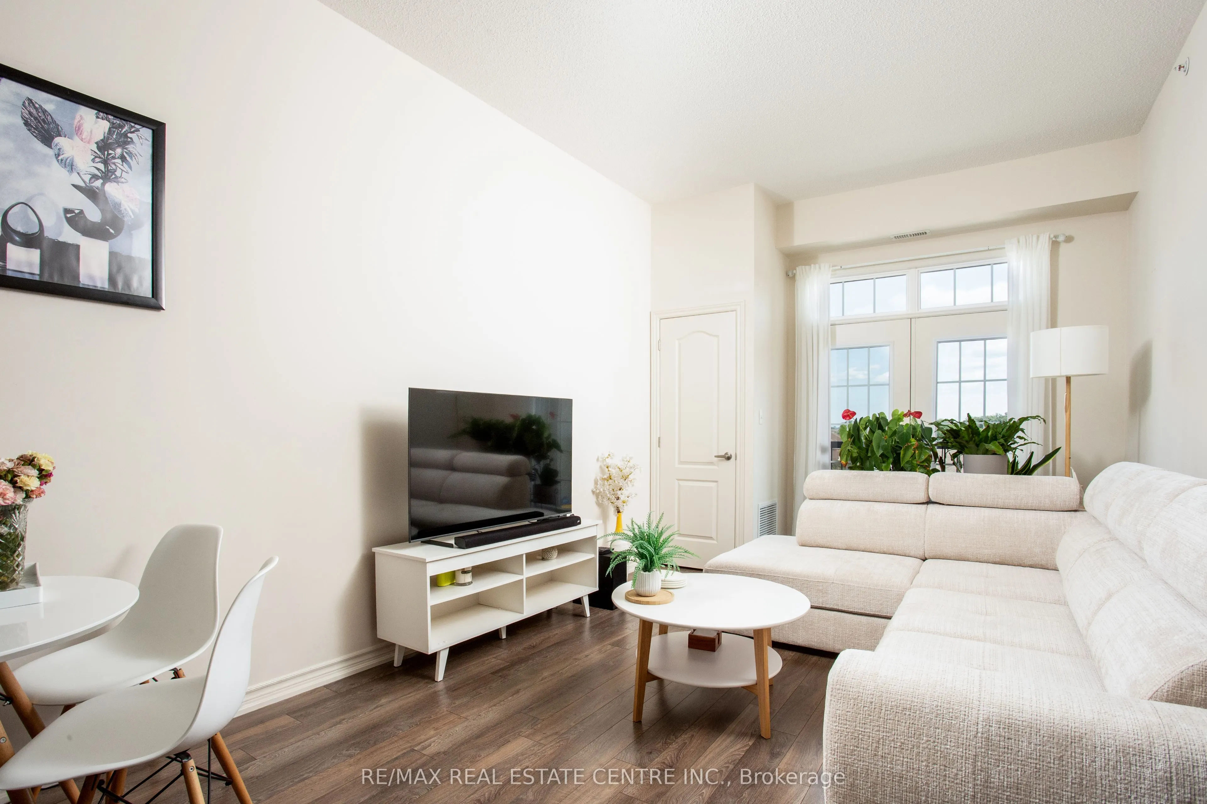 1460 Main Street E #412