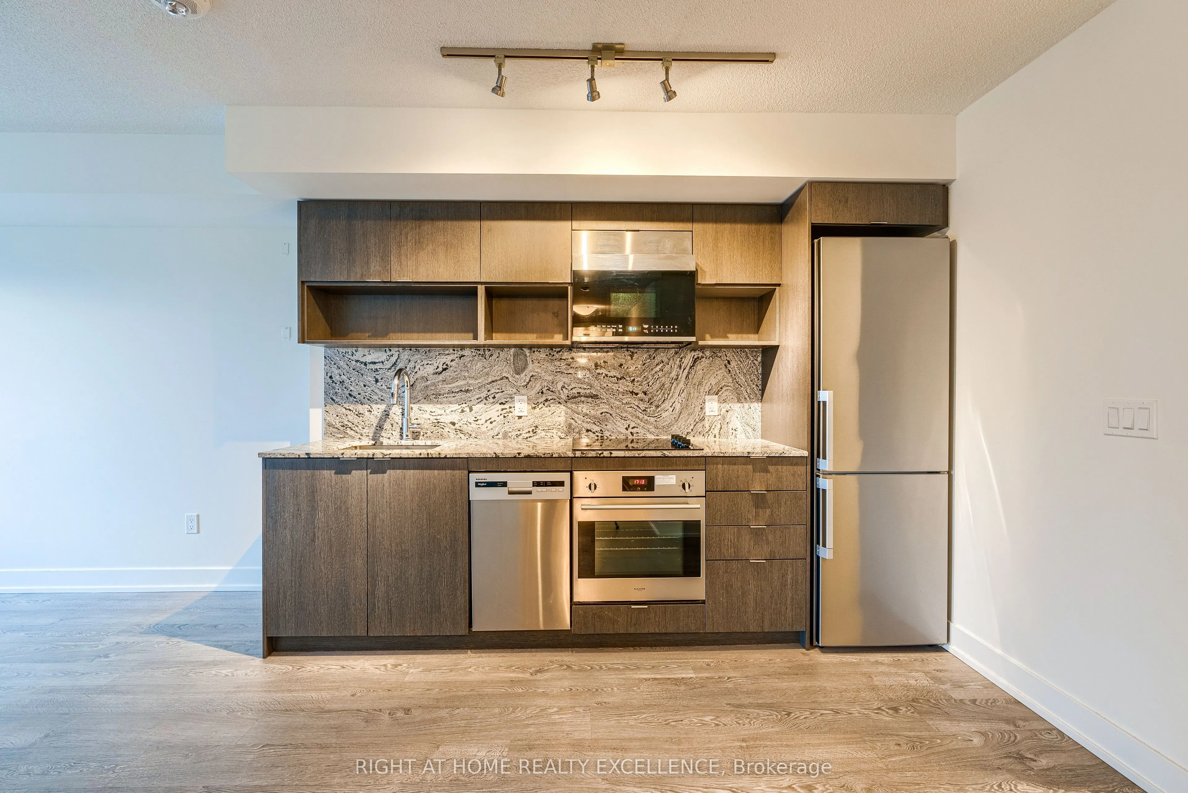9 Mabelle Avenue #2420