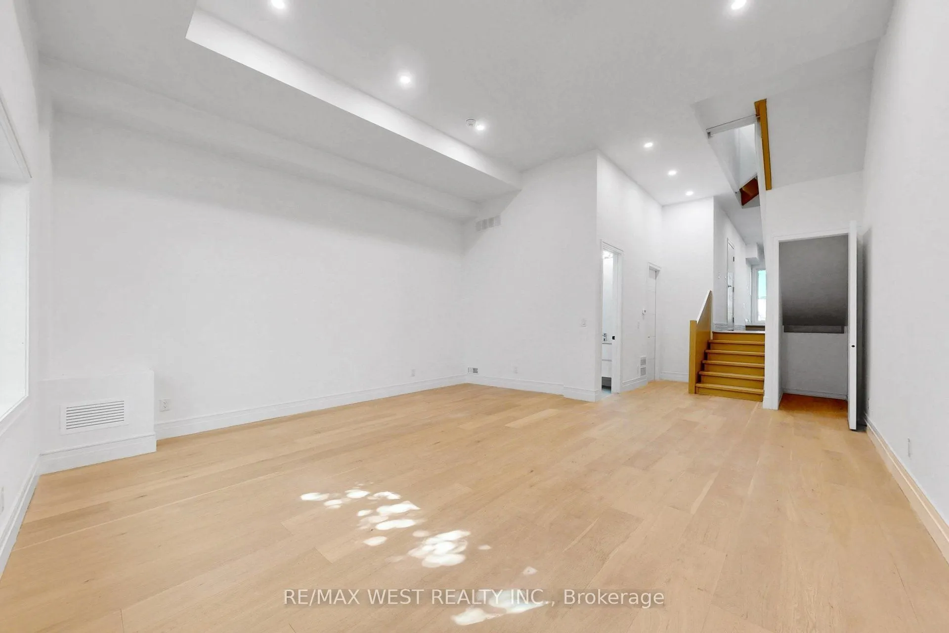 2639R Dundas Street W #3