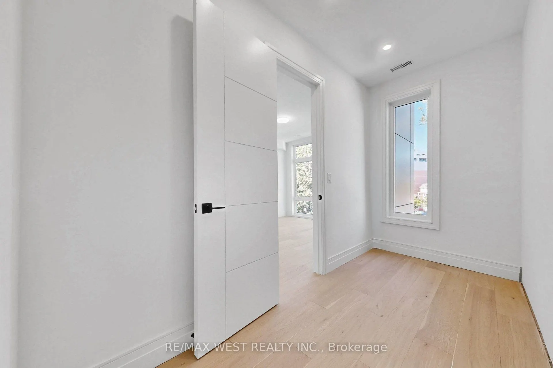 2639R Dundas Street W #3