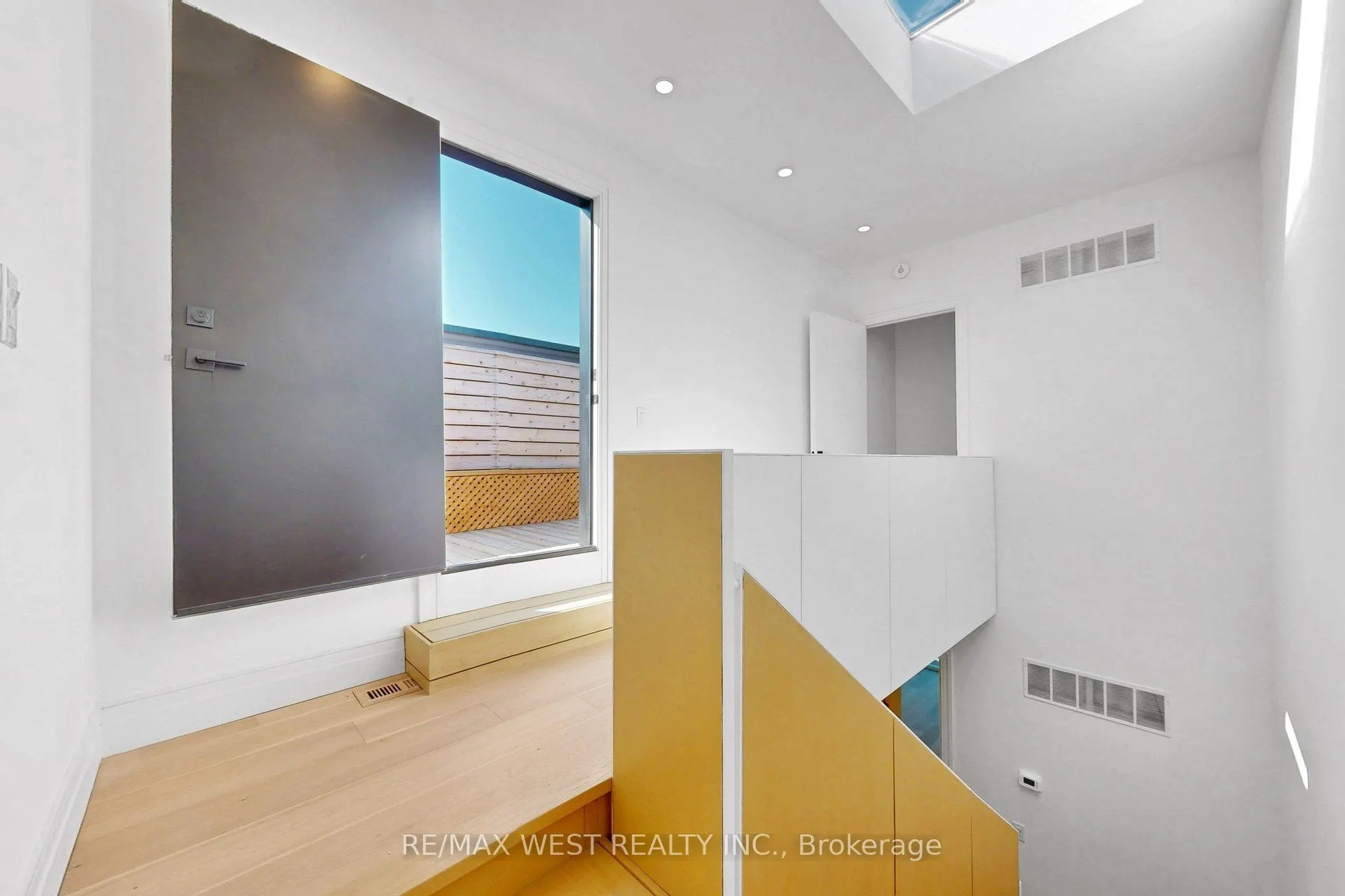 2639R Dundas Street W #3