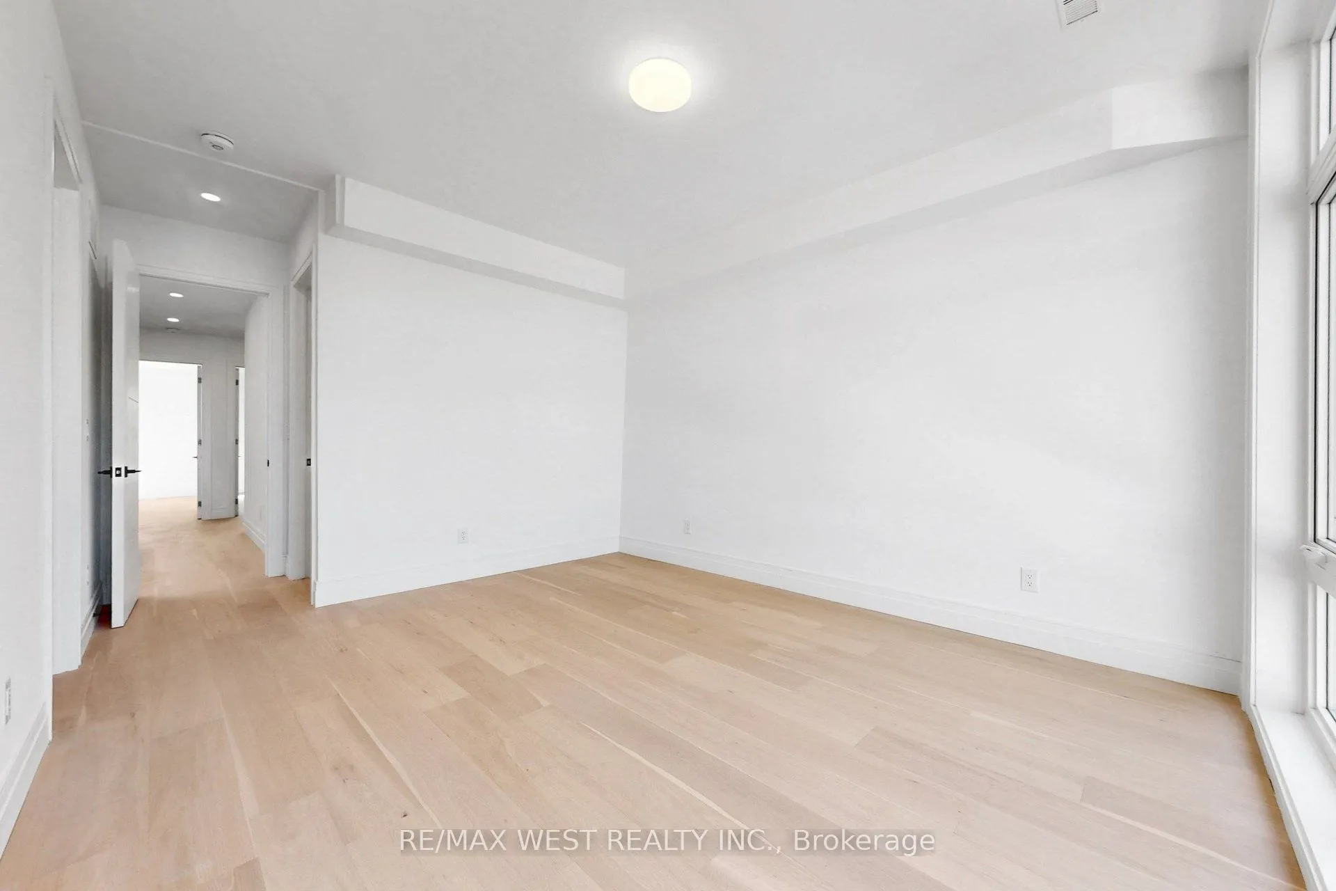 2639R Dundas Street W #3