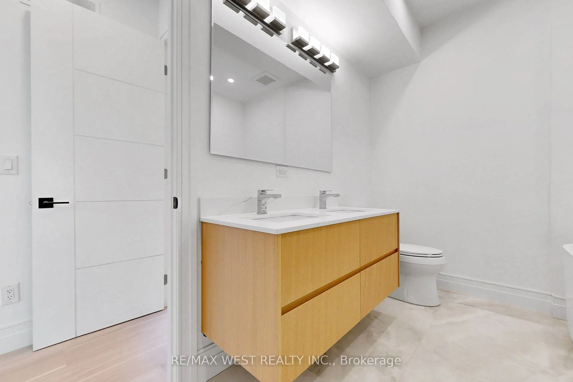 2639R Dundas Street W #3