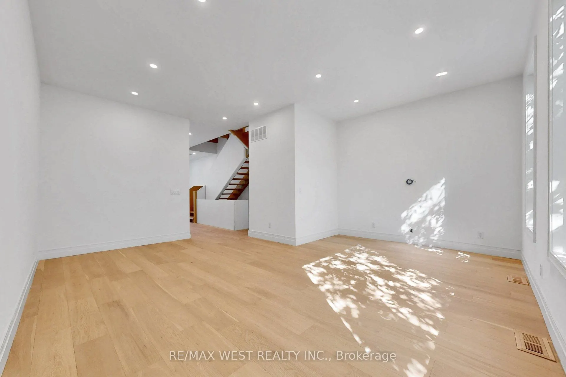 2639R Dundas Street W #3