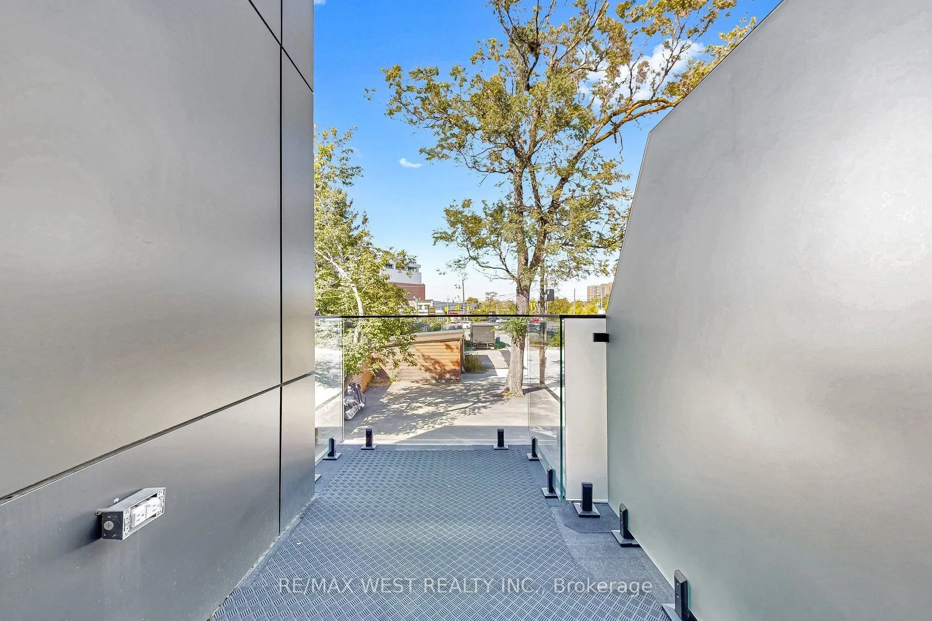 2639R Dundas Street W #3