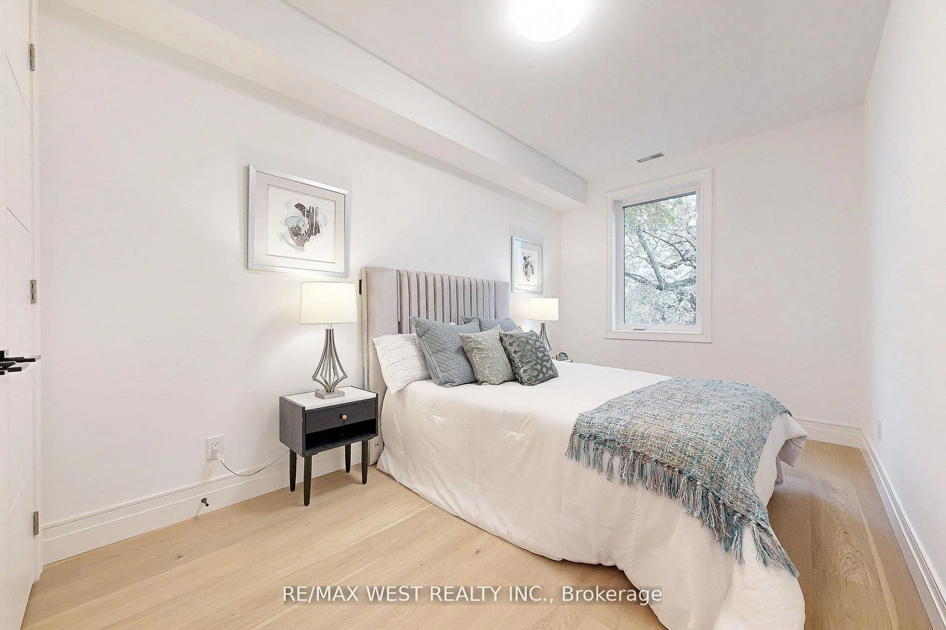 2639R Dundas Street W #3