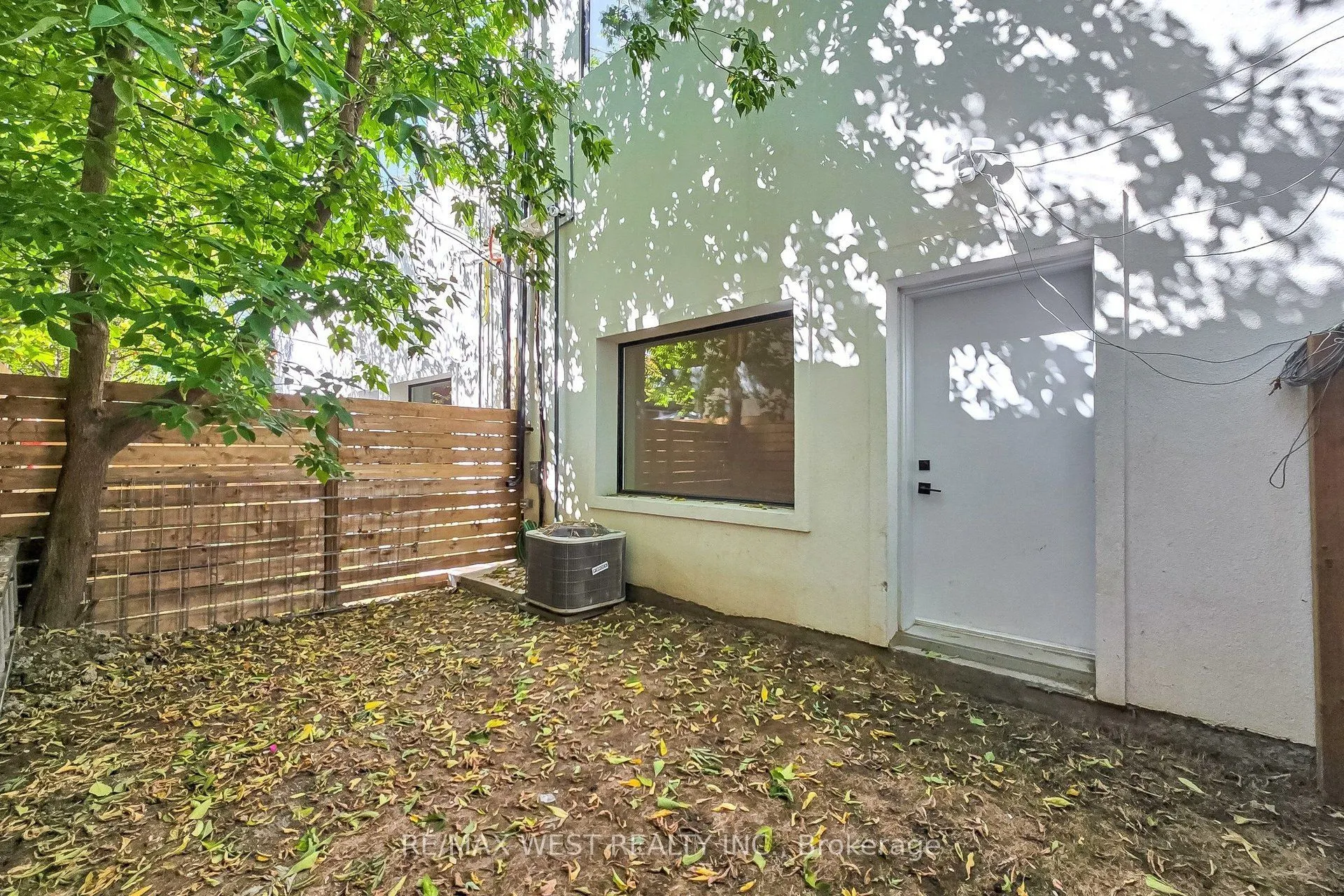 2639R Dundas Street W #3