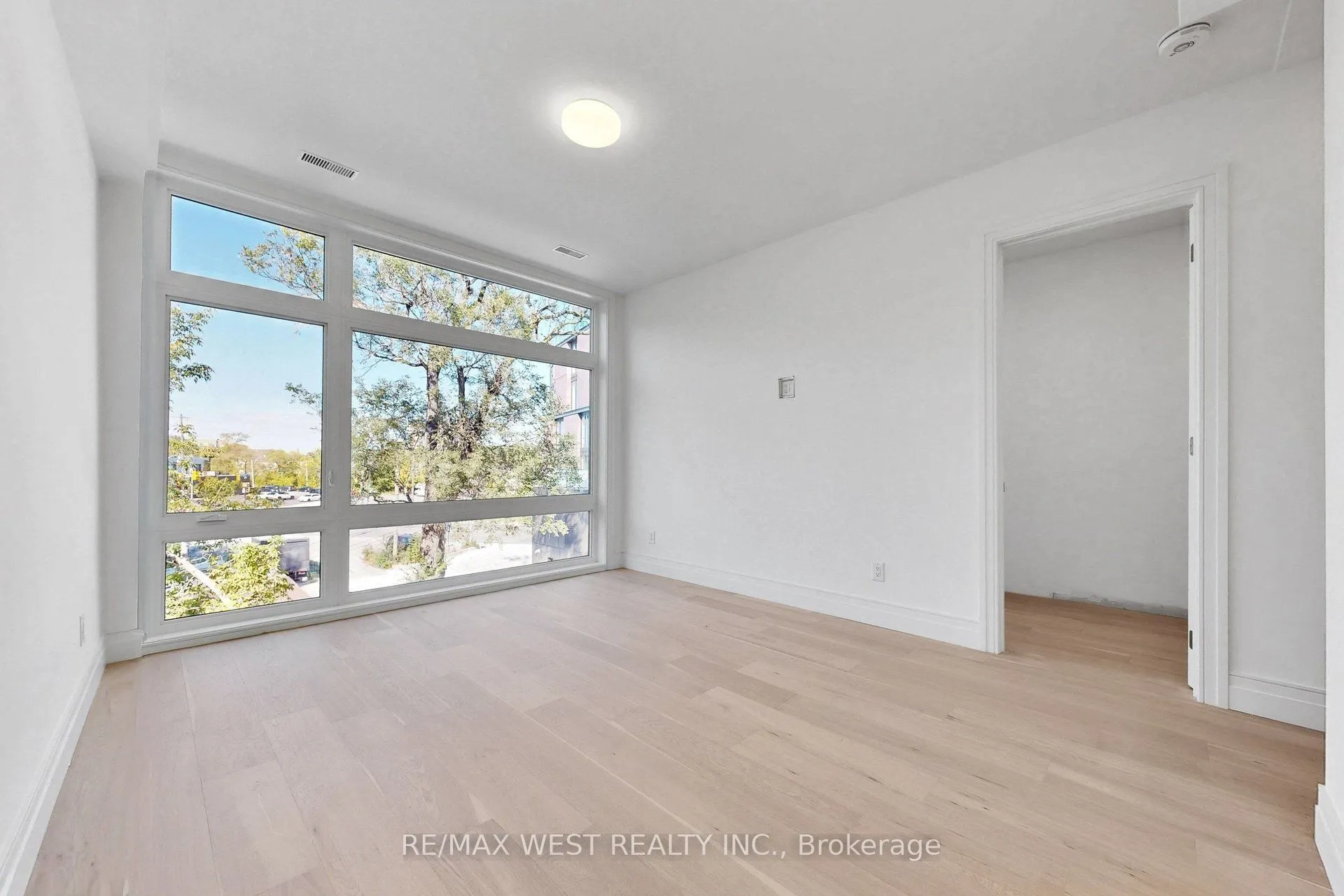 2639R Dundas Street W #3