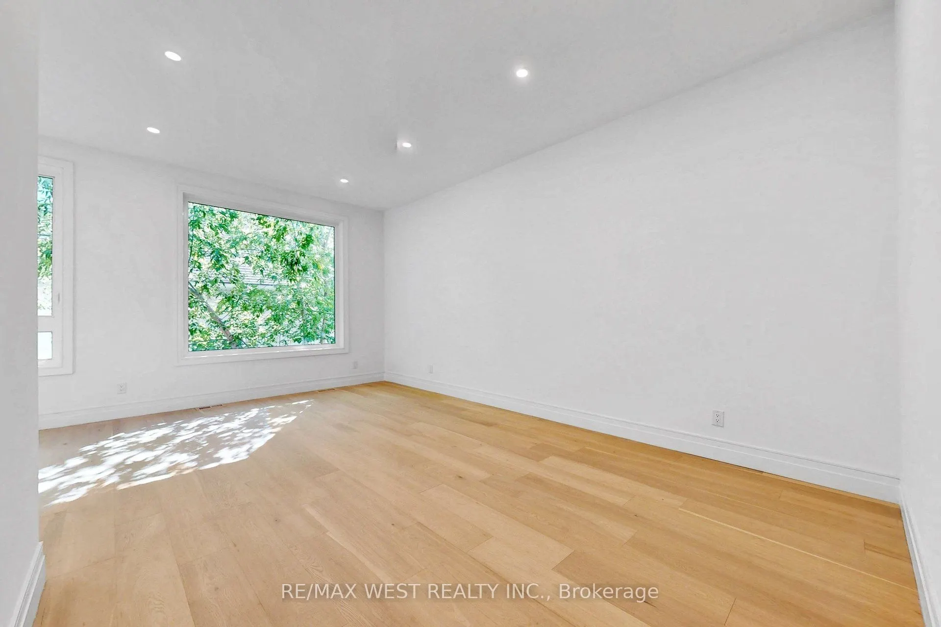 2639R Dundas Street W #3