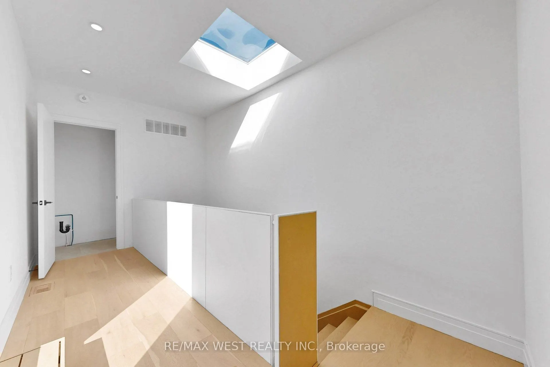 2639R Dundas Street W #3