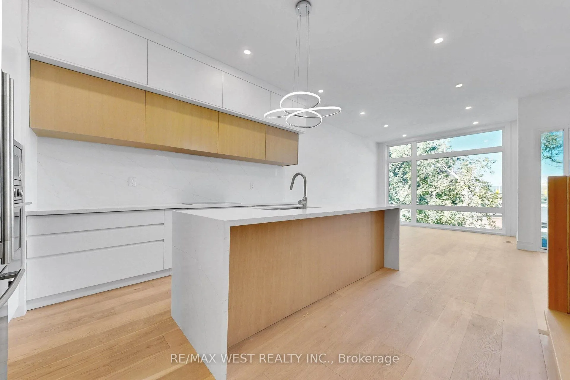 2639R Dundas Street W #3