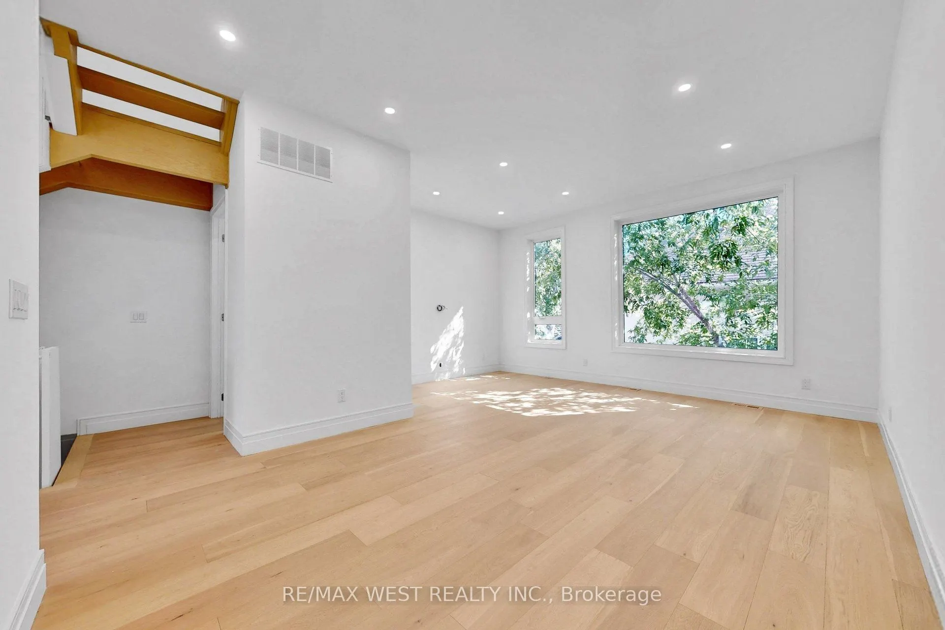 2639R Dundas Street W #3