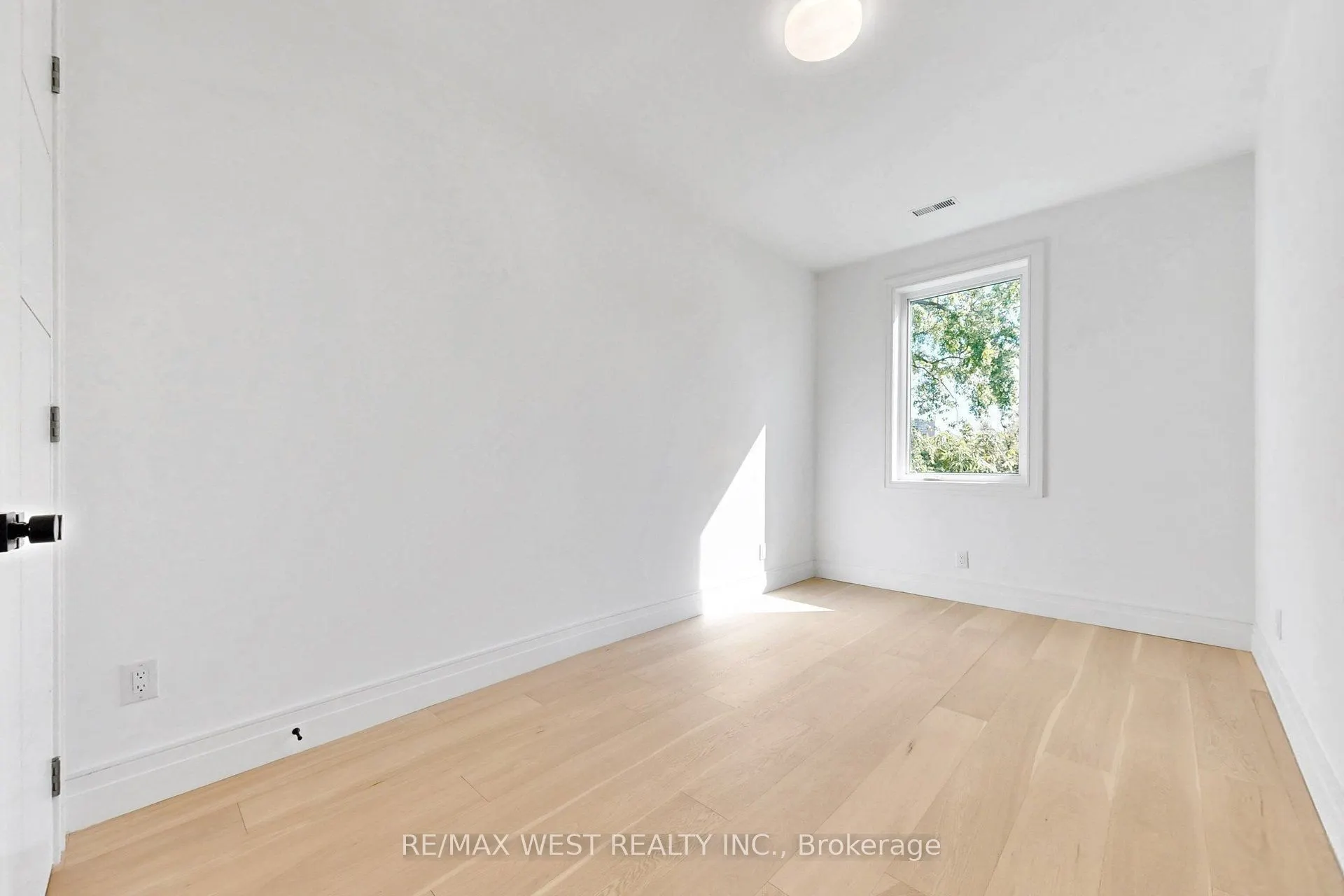 2639R Dundas Street W #3