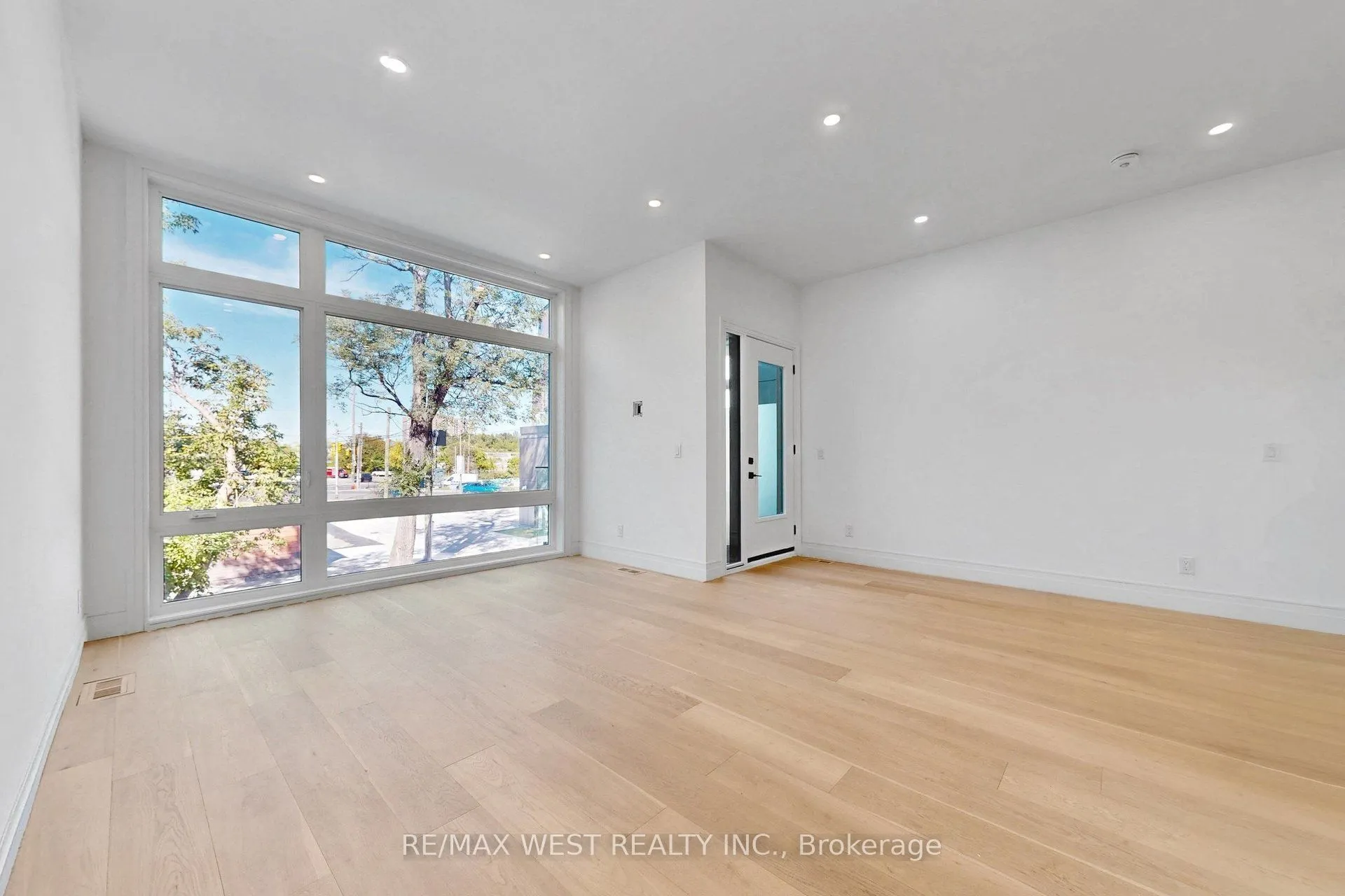 2639R Dundas Street W #3