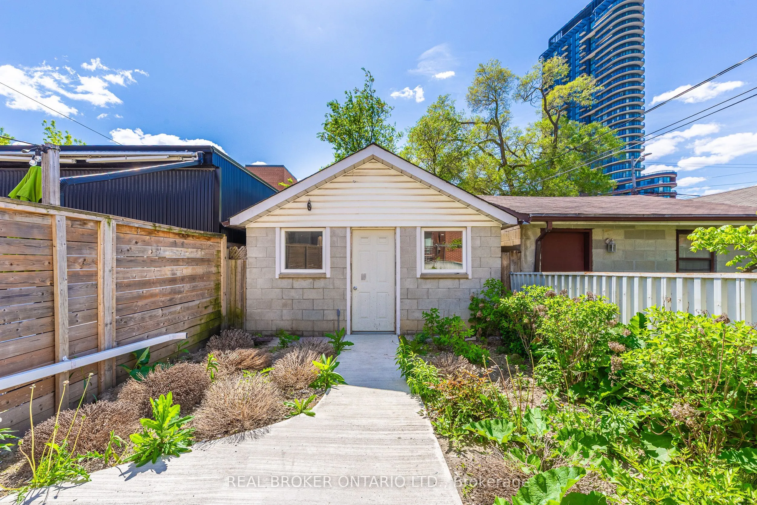 806 Gladstone Avenue