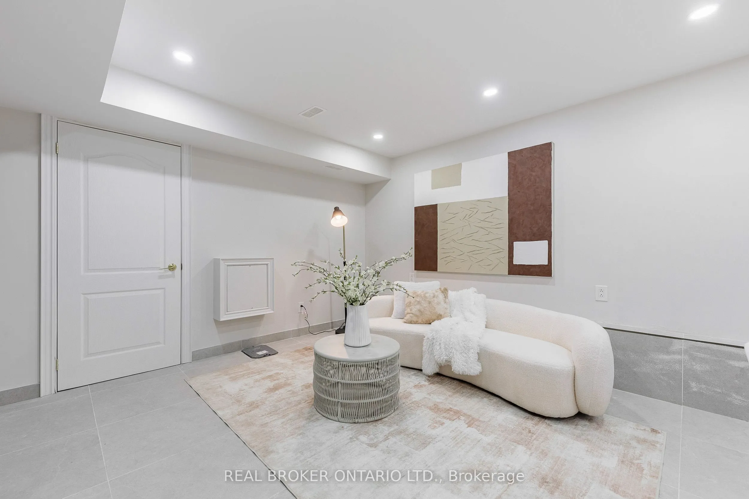 806 Gladstone Avenue