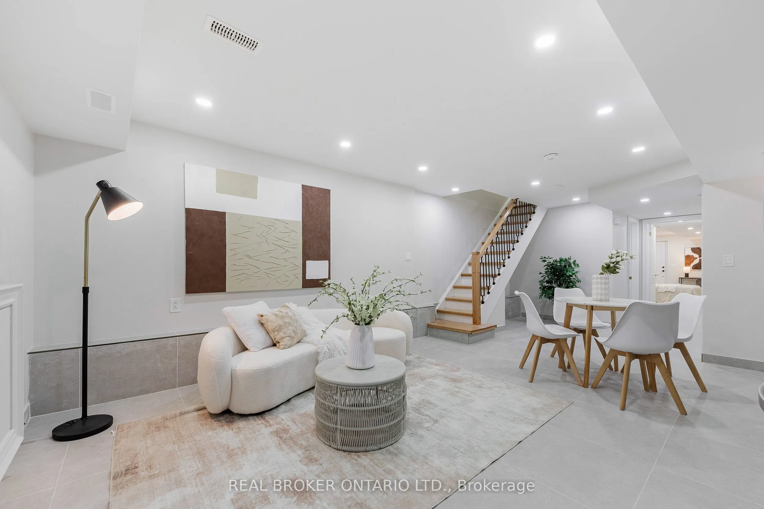 806 Gladstone Avenue